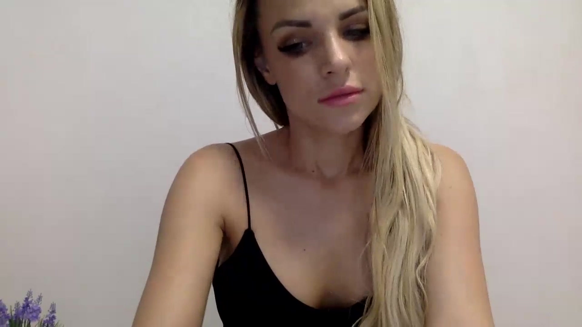 Gallery image thumbnail from Estie_Kay's myfreecams stream on, 07/05/2023, 14:25 image 20 of 20