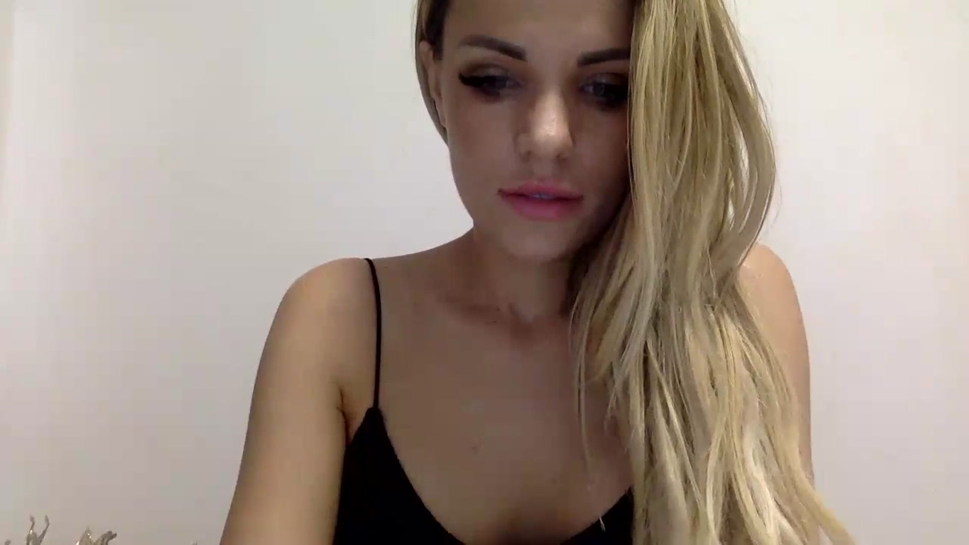 Gallery image thumbnail from Estie_Kay's myfreecams stream on, 07/05/2023, 14:51 image 12 of 20