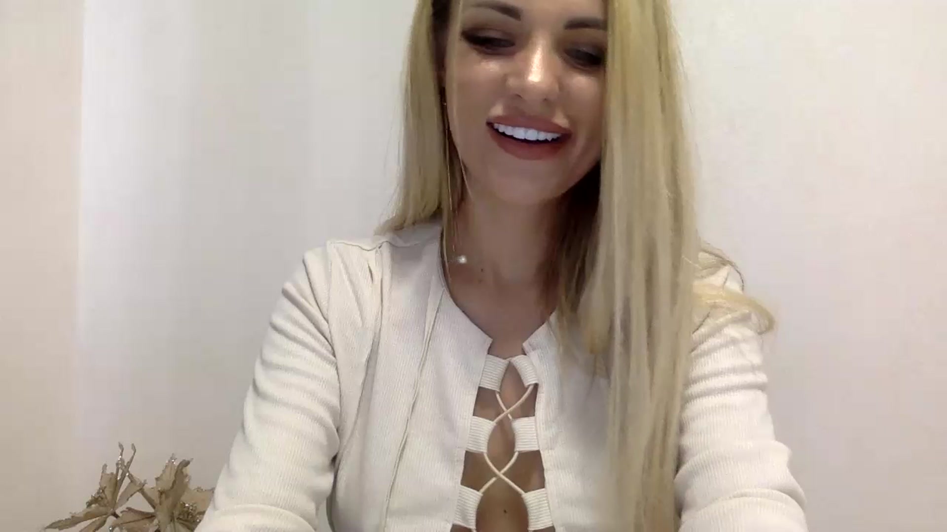 Gallery image thumbnail from Estie_Kay's myfreecams stream on, 07/07/2023, 08:27 image 19 of 20