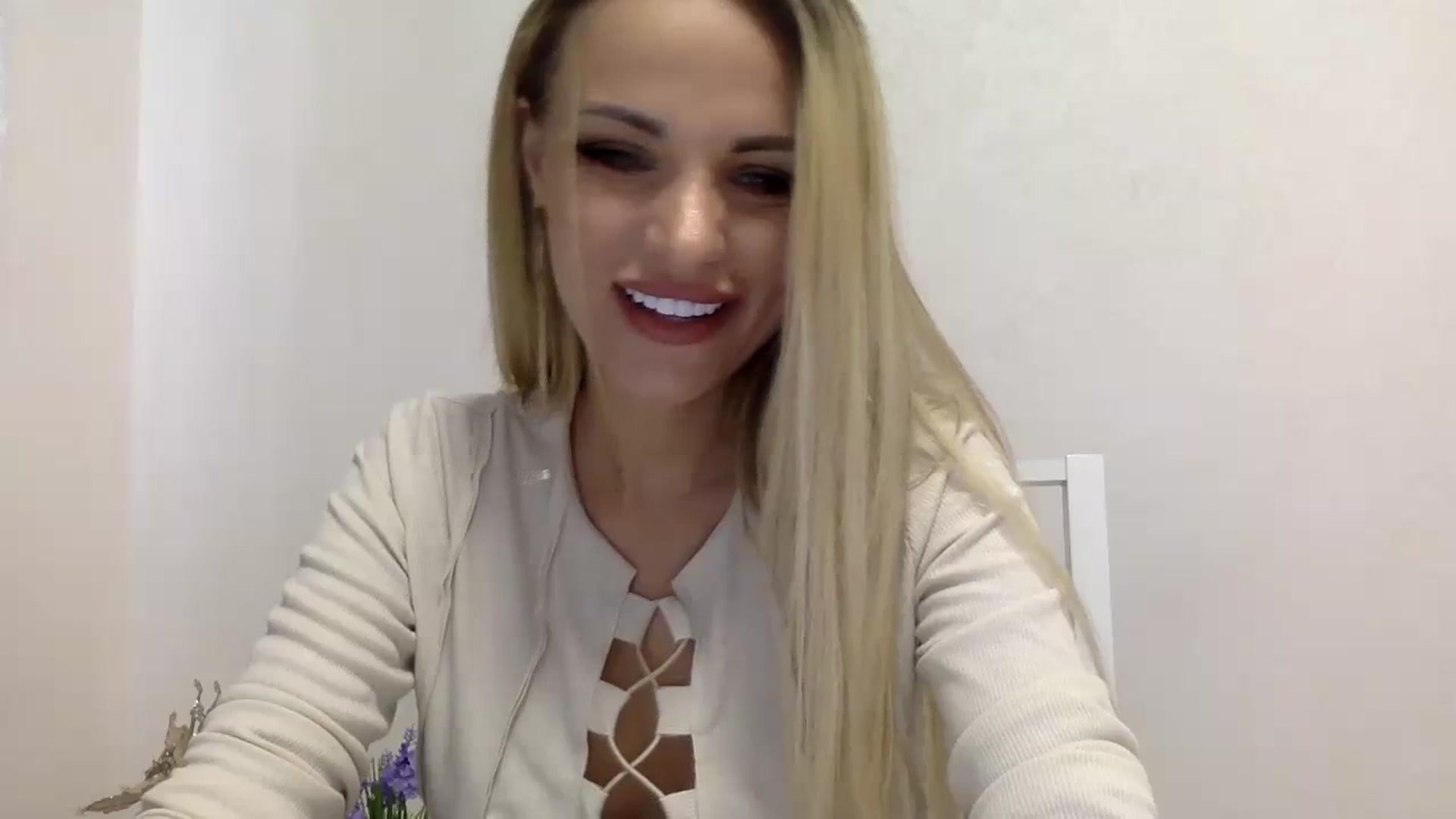 Gallery image thumbnail from Estie_Kay's myfreecams stream on, 07/07/2023, 08:27 image 5 of 20