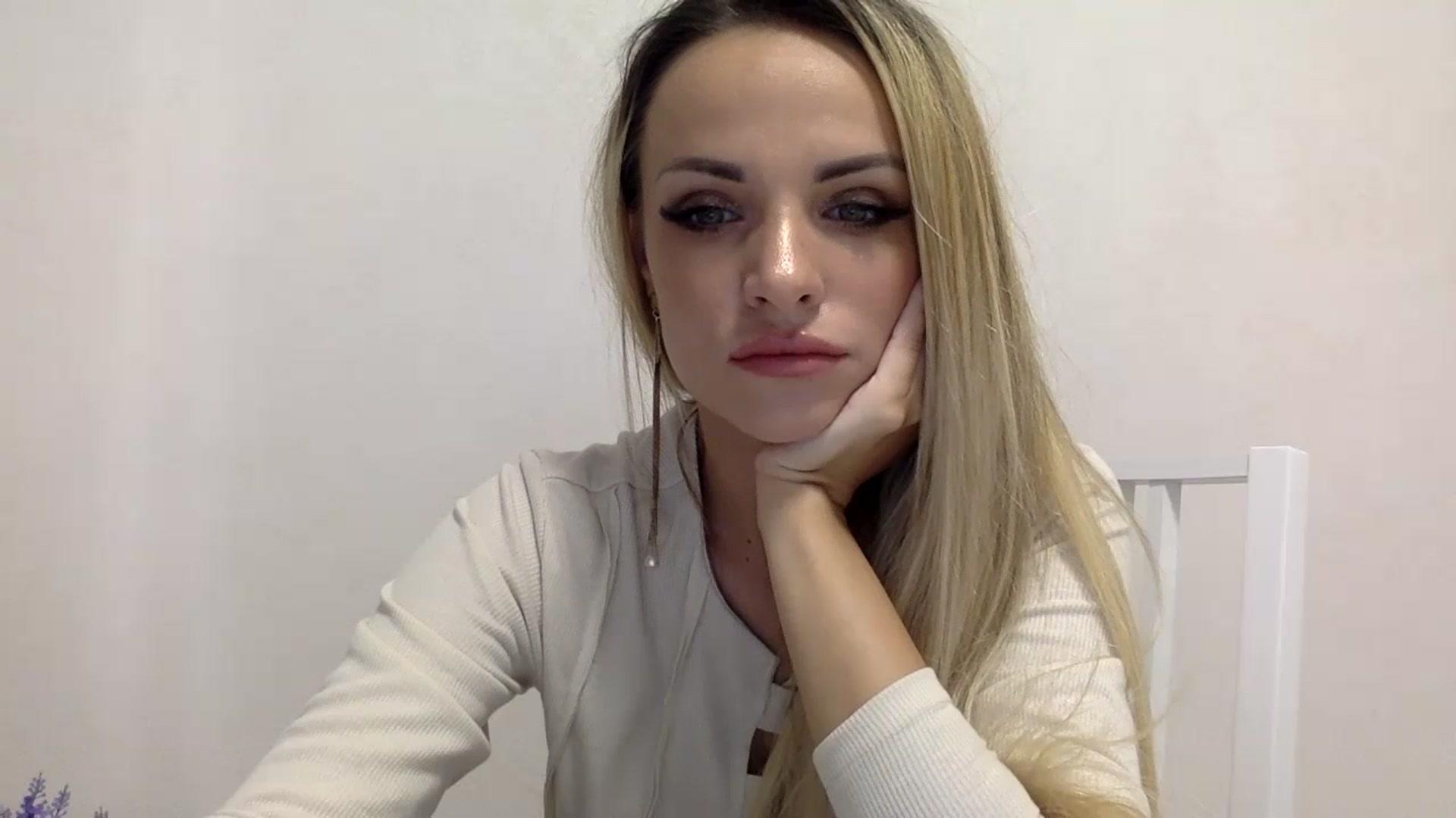 Gallery image thumbnail from Estie_Kay's myfreecams stream on, 07/07/2023, 09:49 image 12 of 20
