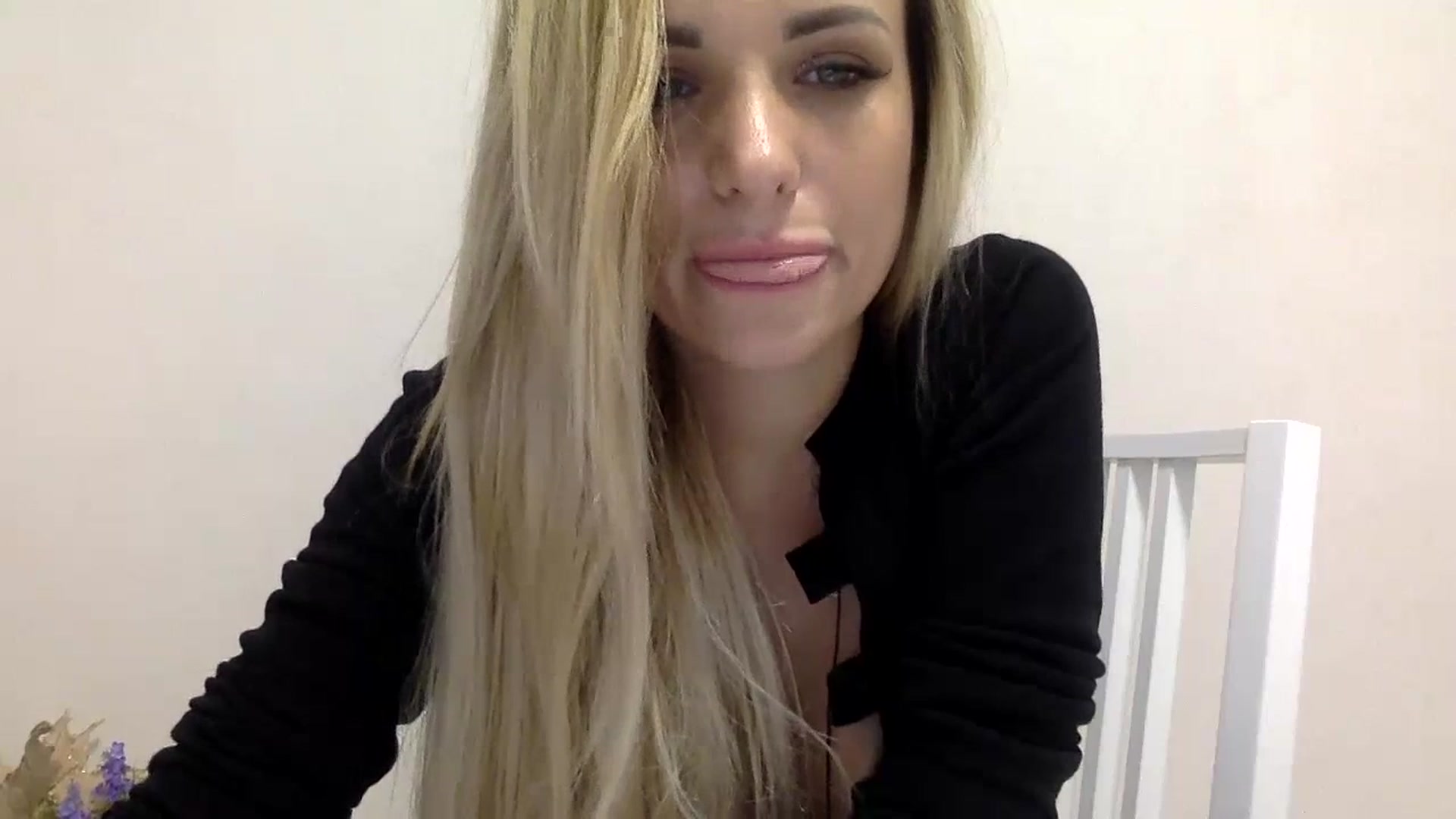 Gallery image thumbnail from Estie_Kay's myfreecams stream on, 07/14/2023, 15:13 image 8 of 20