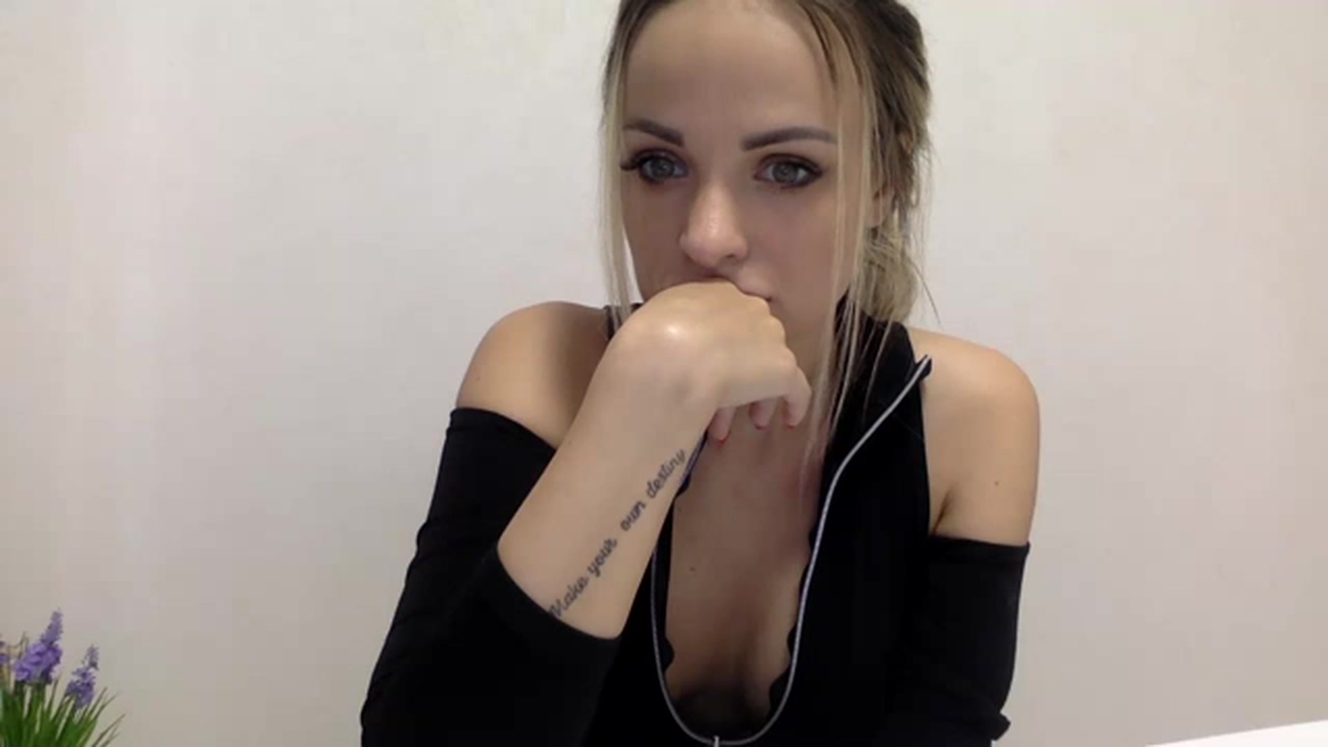 Gallery image thumbnail from Estie_Kay's myfreecams stream on, 07/15/2023, 10:01 image 17 of 20