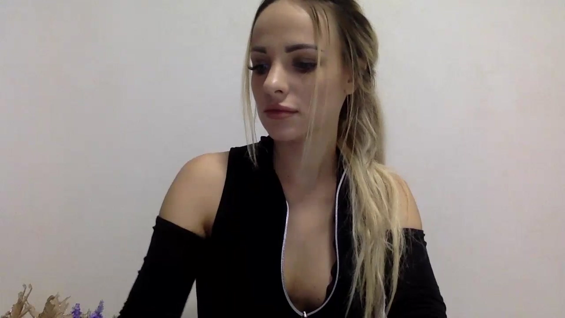 Gallery image thumbnail from Estie_Kay's myfreecams stream on, 07/15/2023, 12:18 image 10 of 20