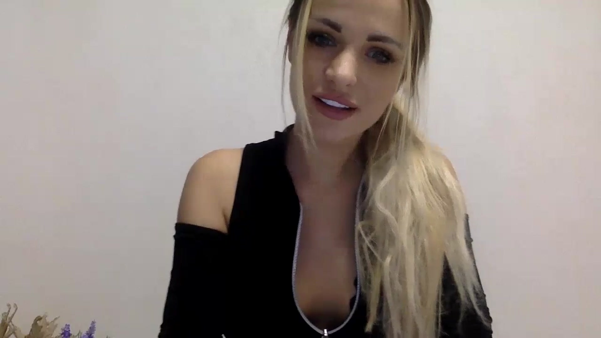 Gallery image thumbnail from Estie_Kay's myfreecams stream on, 07/15/2023, 12:18 image 3 of 20
