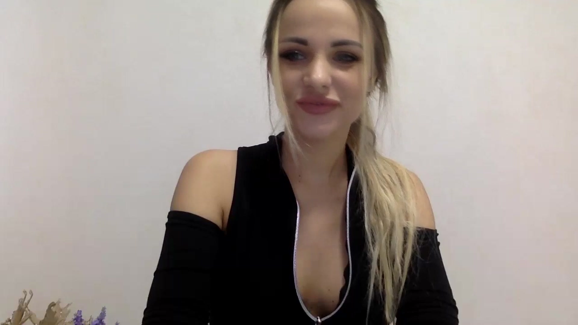Gallery image thumbnail from Estie_Kay's myfreecams stream on, 07/15/2023, 12:18 image 8 of 20