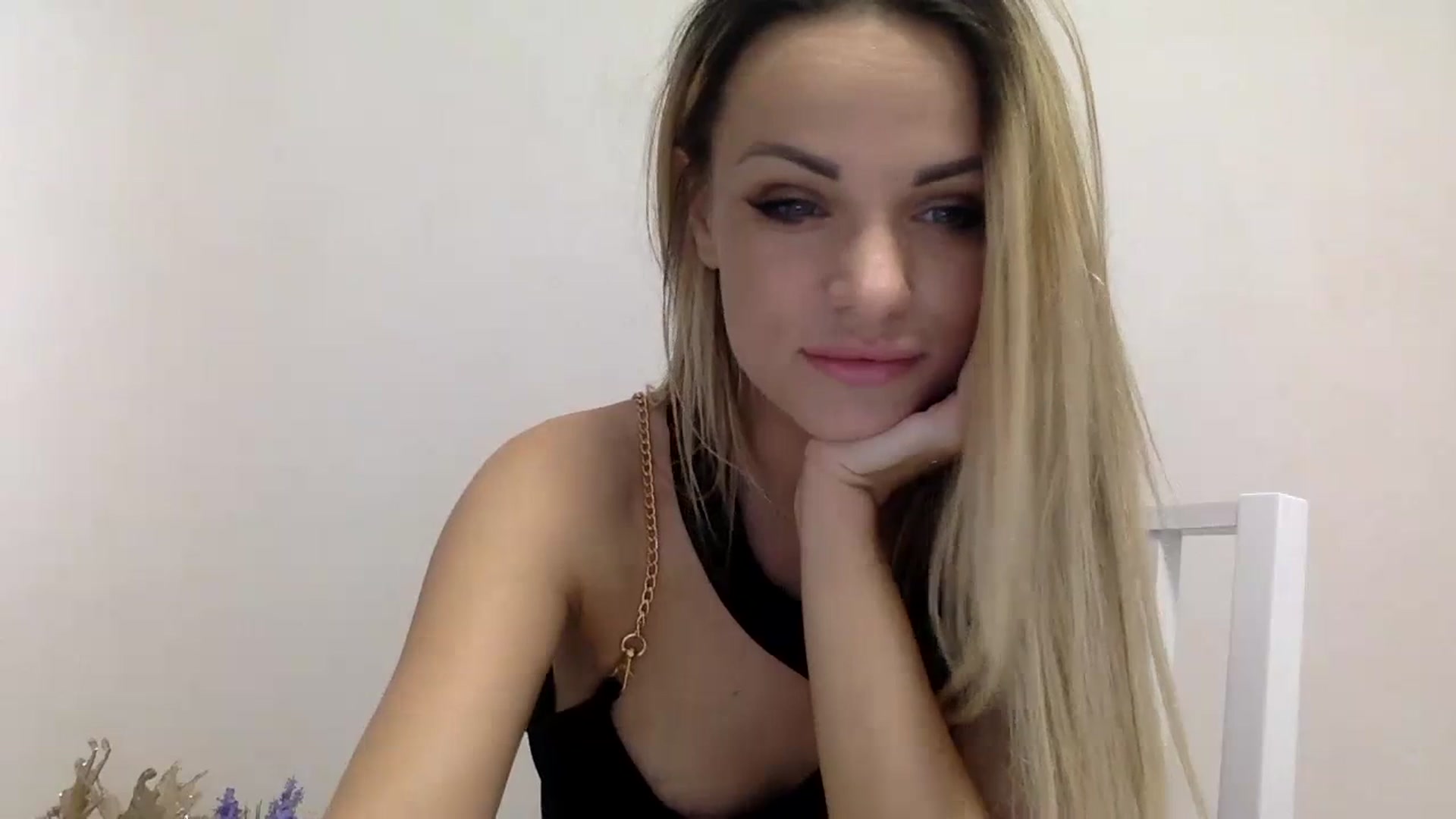 Gallery image thumbnail from Estie_Kay's myfreecams stream on, 07/17/2023, 12:45 image 17 of 20