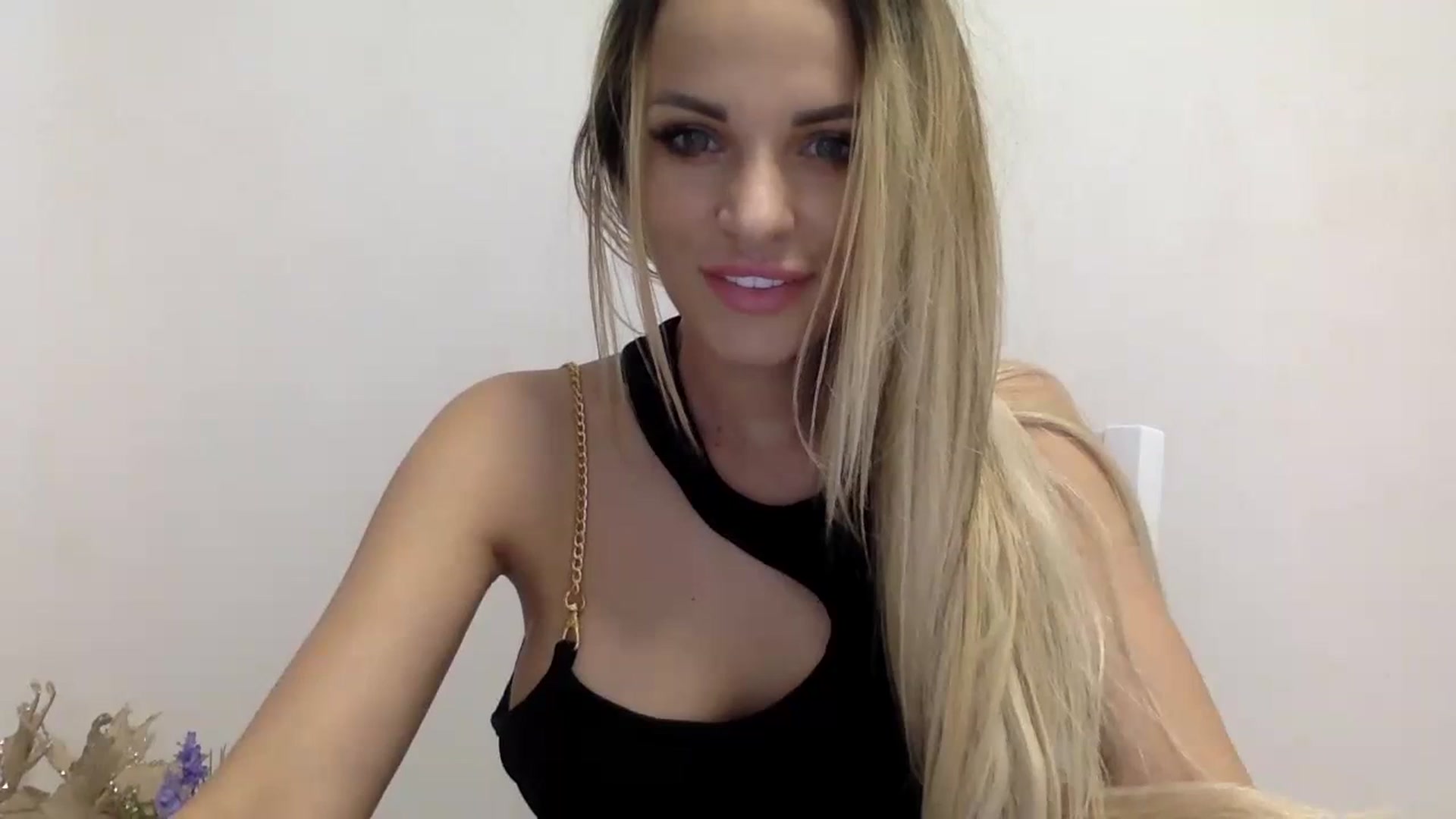 Gallery image thumbnail from Estie_Kay's myfreecams stream on, 07/17/2023, 14:24 image 16 of 20