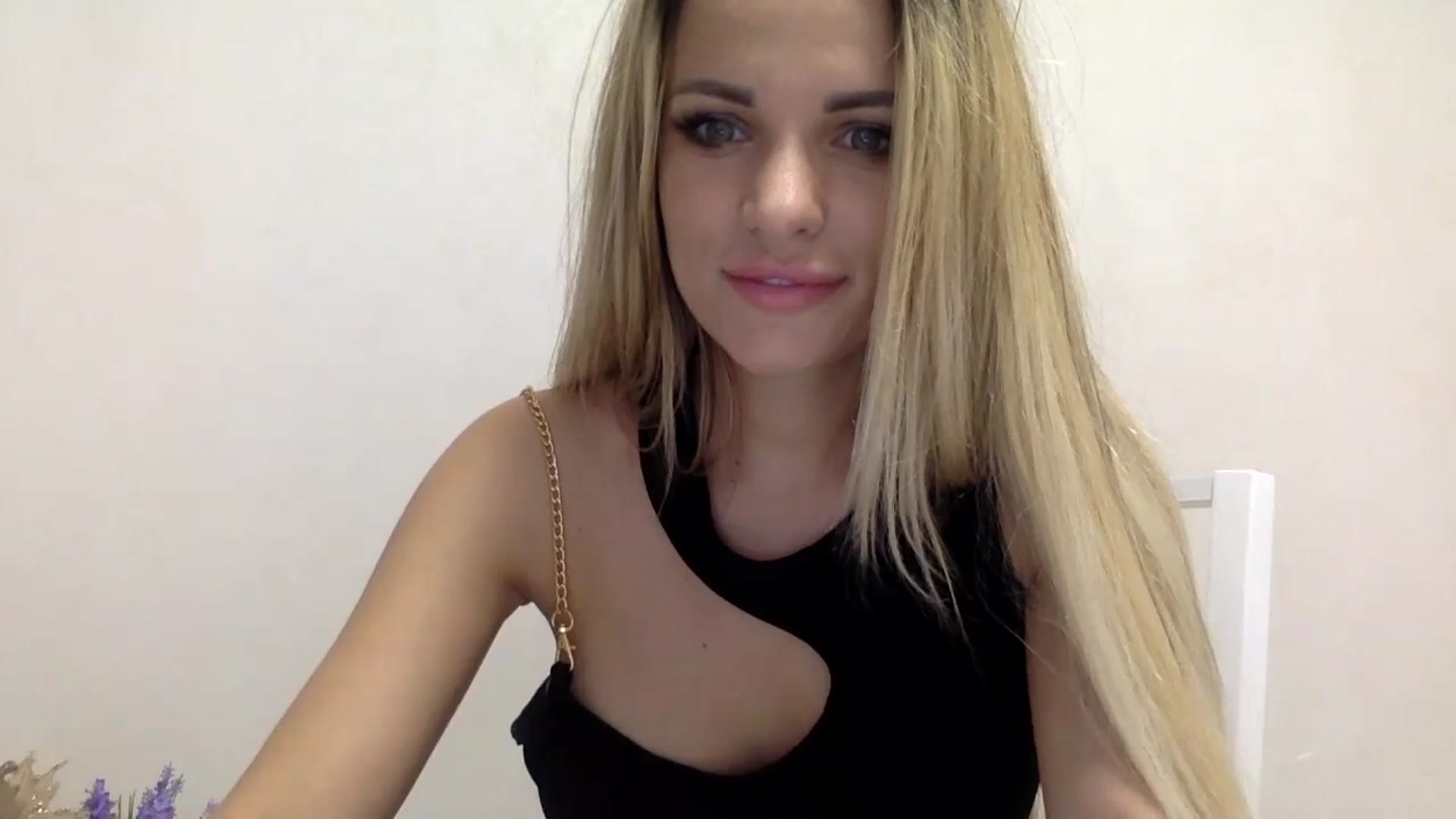 Gallery image thumbnail from Estie_Kay's myfreecams stream on, 07/17/2023, 14:24 image 7 of 20