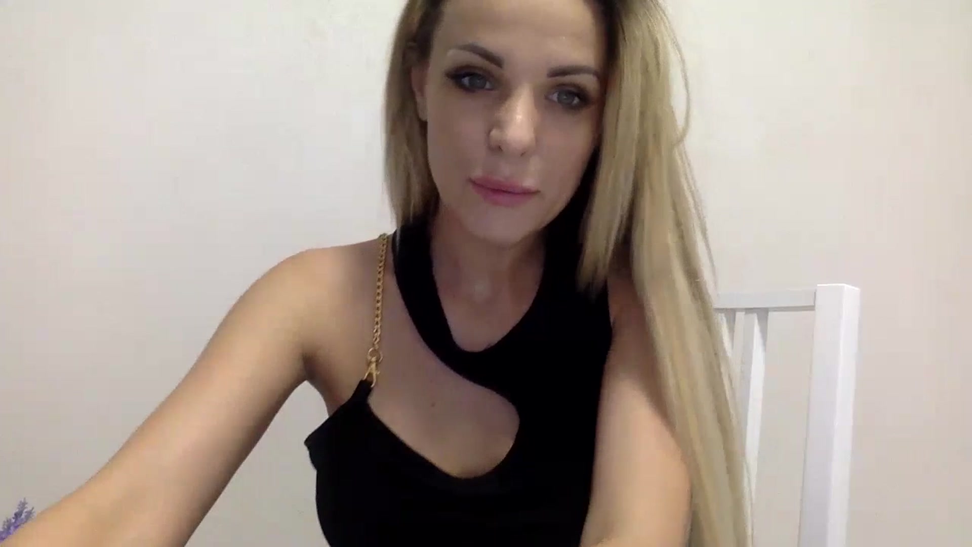 Gallery image thumbnail from Estie_Kay's myfreecams stream on, 07/17/2023, 15:13 image 6 of 20