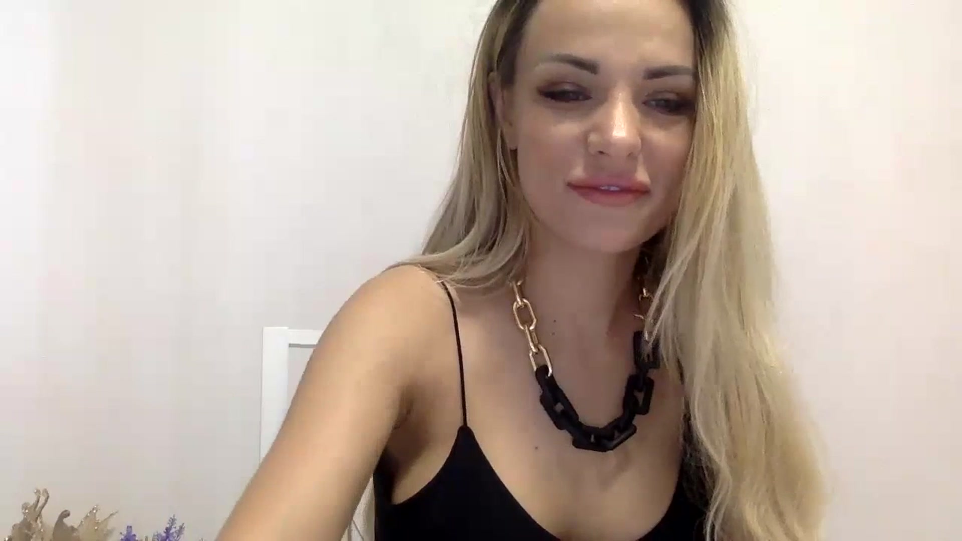 Gallery image thumbnail from Estie_Kay's myfreecams stream on, 07/19/2023, 08:34 image 2 of 20