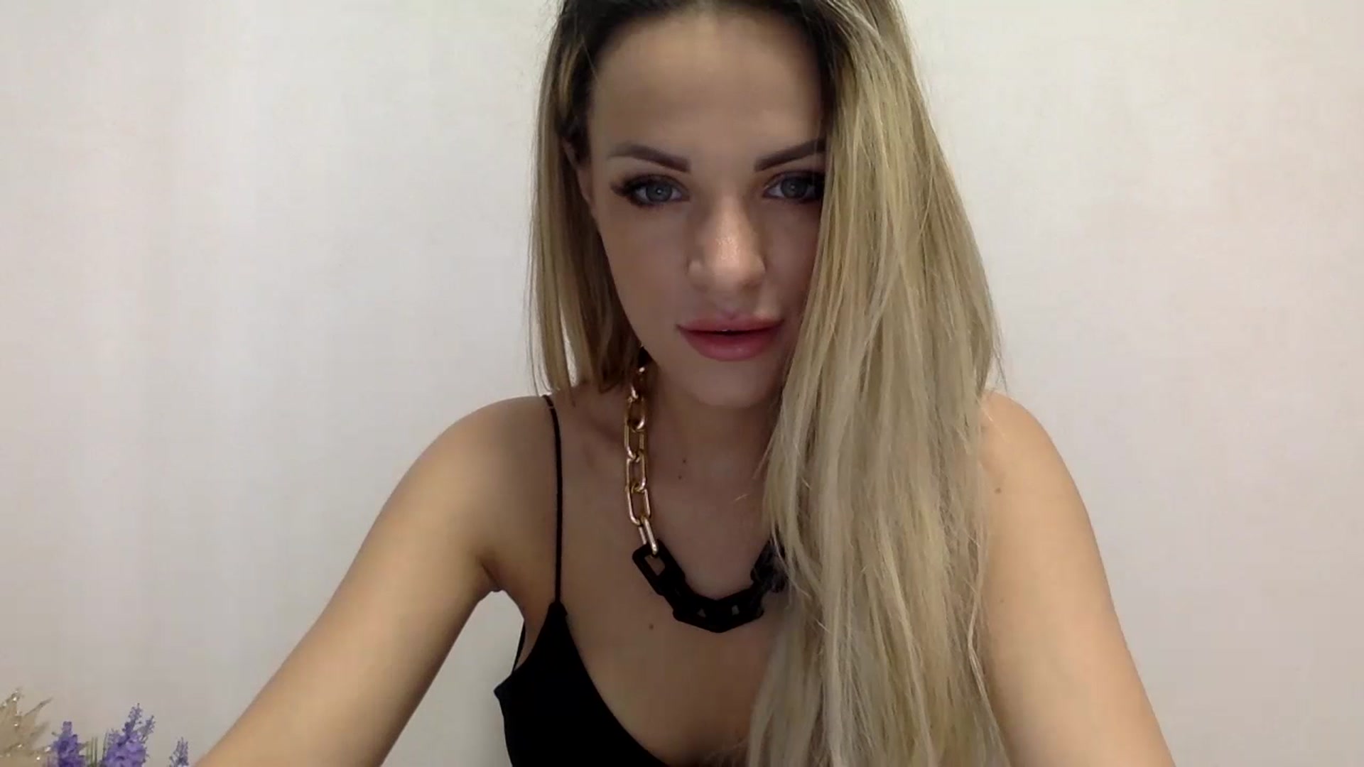 Gallery image thumbnail from Estie_Kay's myfreecams stream on, 07/19/2023, 09:28 image 11 of 20