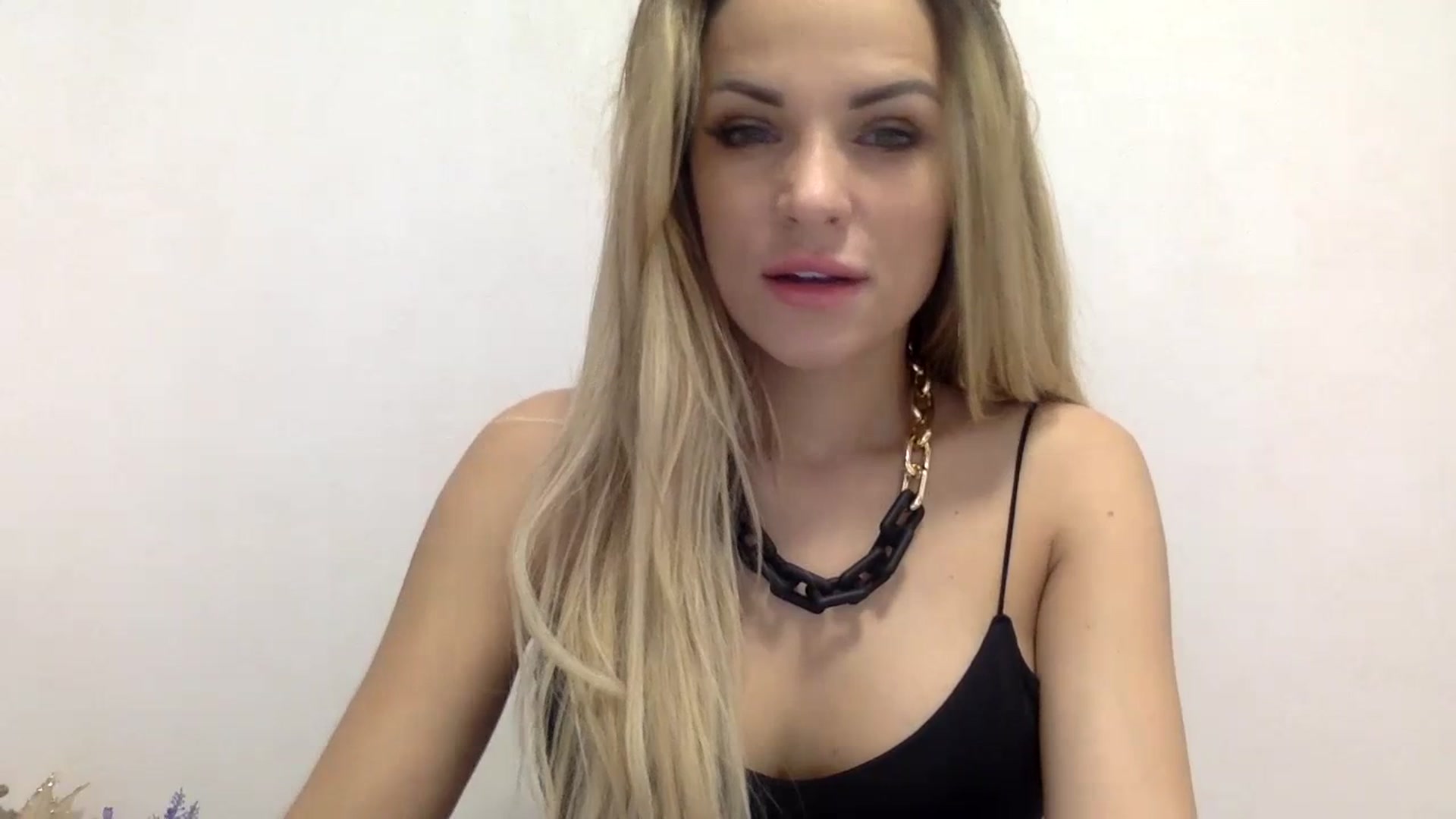 Gallery image thumbnail from Estie_Kay's myfreecams stream on, 07/19/2023, 11:26 image 11 of 20