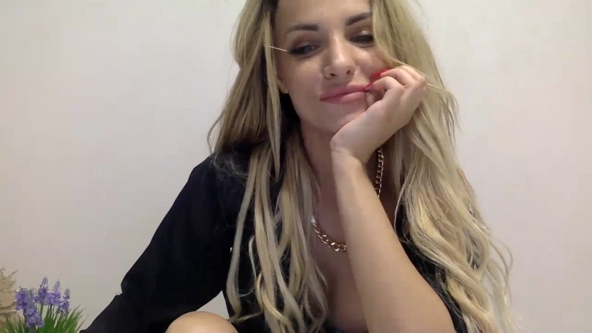 Gallery image thumbnail from Estie_Kay's myfreecams stream on, 07/21/2023, 16:01 image 3 of 20