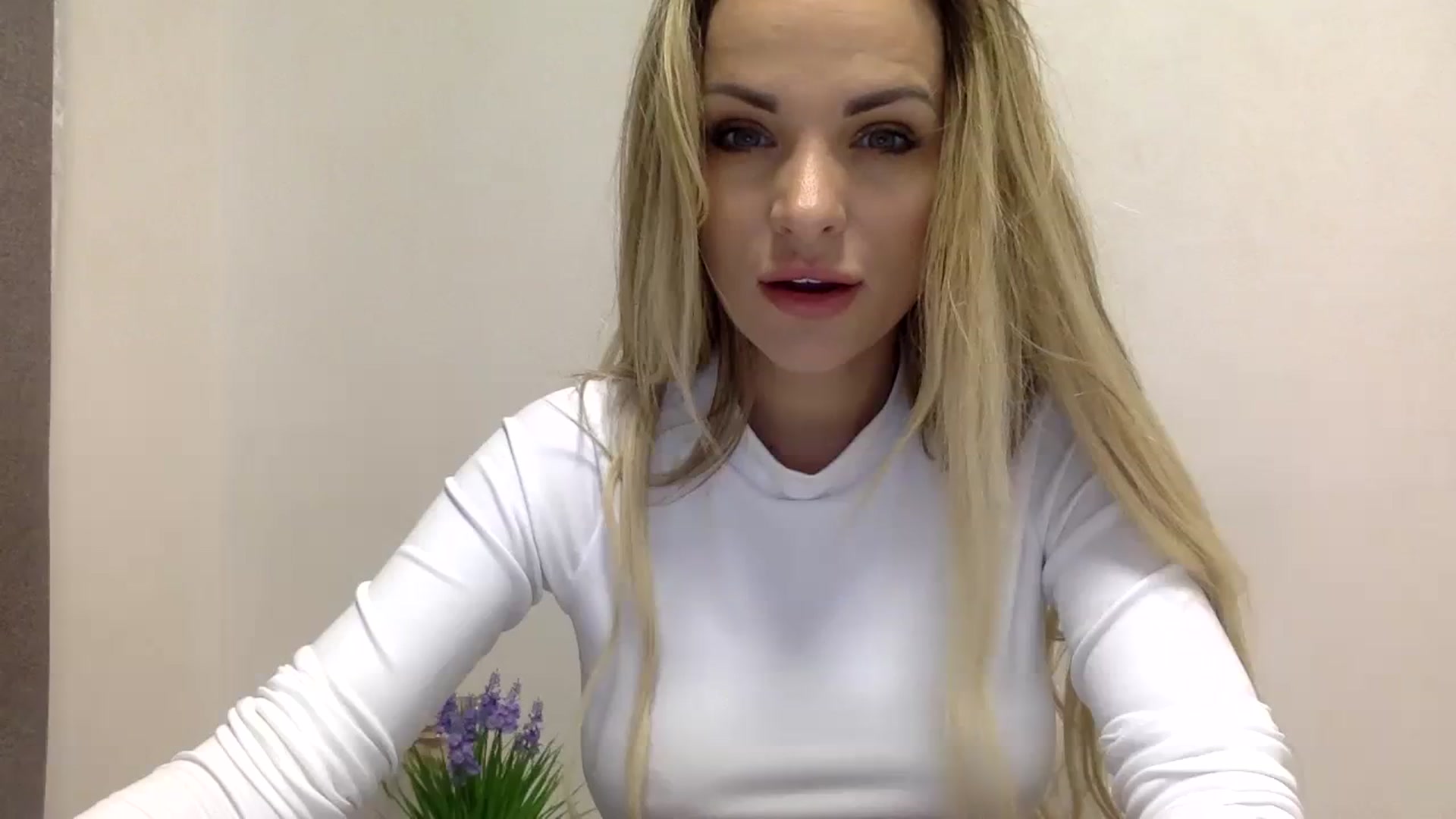 Gallery image thumbnail from Estie_Kay's myfreecams stream on, 07/22/2023, 09:39 image 9 of 20