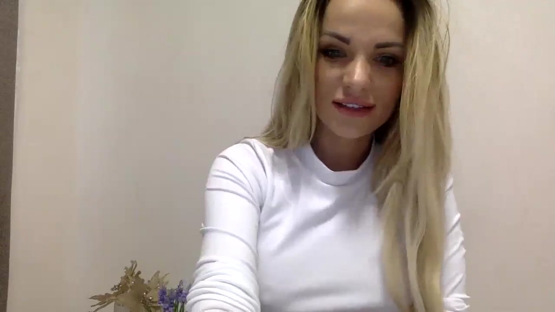 Gallery image thumbnail from Estie_Kay's myfreecams stream on, 07/22/2023, 09:39 image 5 of 20