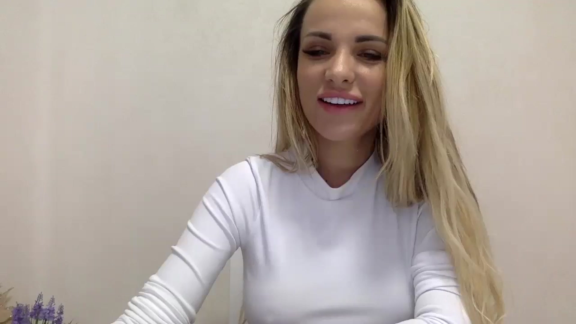 Gallery image thumbnail from Estie_Kay's myfreecams stream on, 07/22/2023, 11:19 image 6 of 20