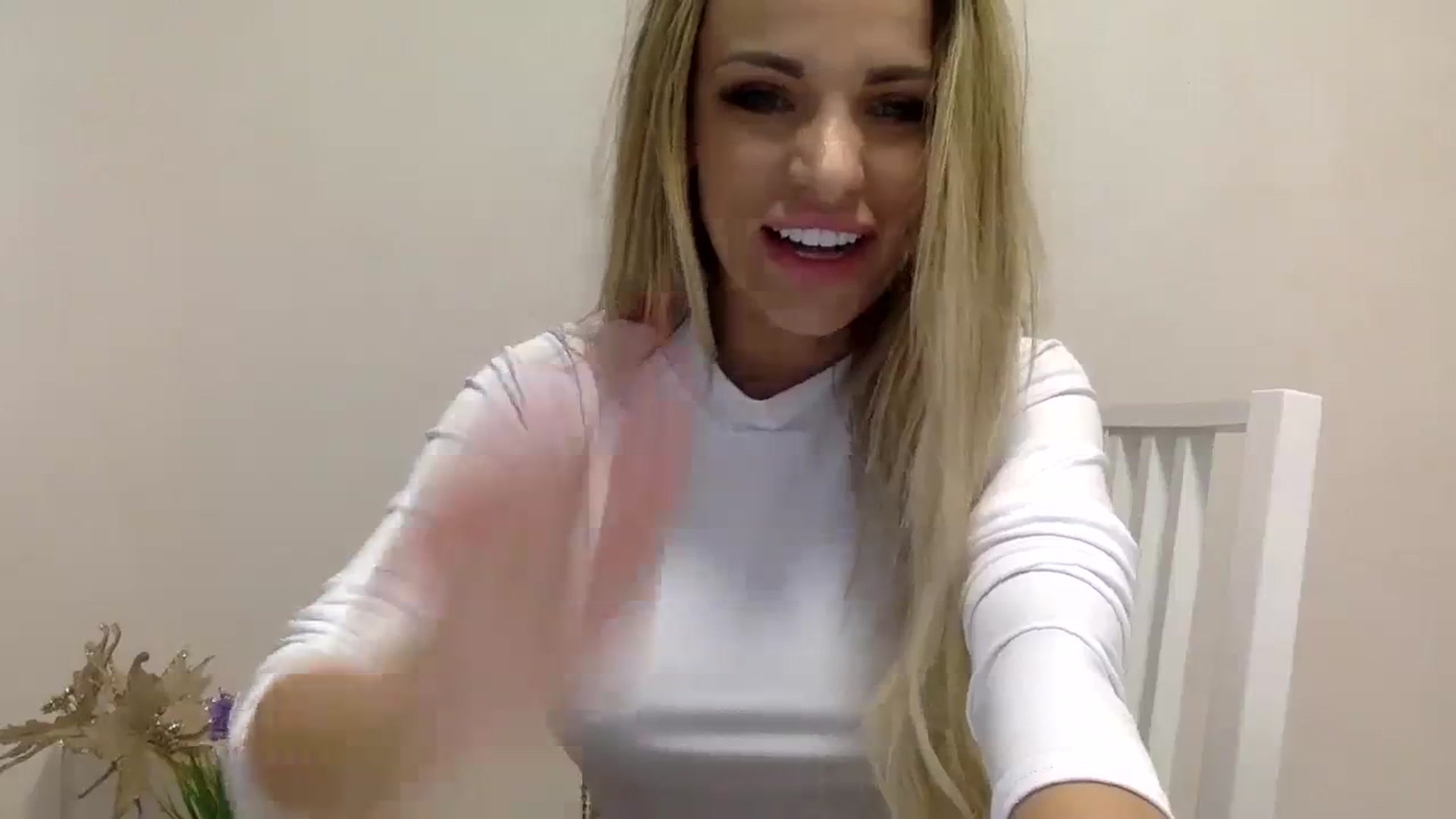 Gallery image thumbnail from Estie_Kay's myfreecams stream on, 07/22/2023, 13:05 image 10 of 20