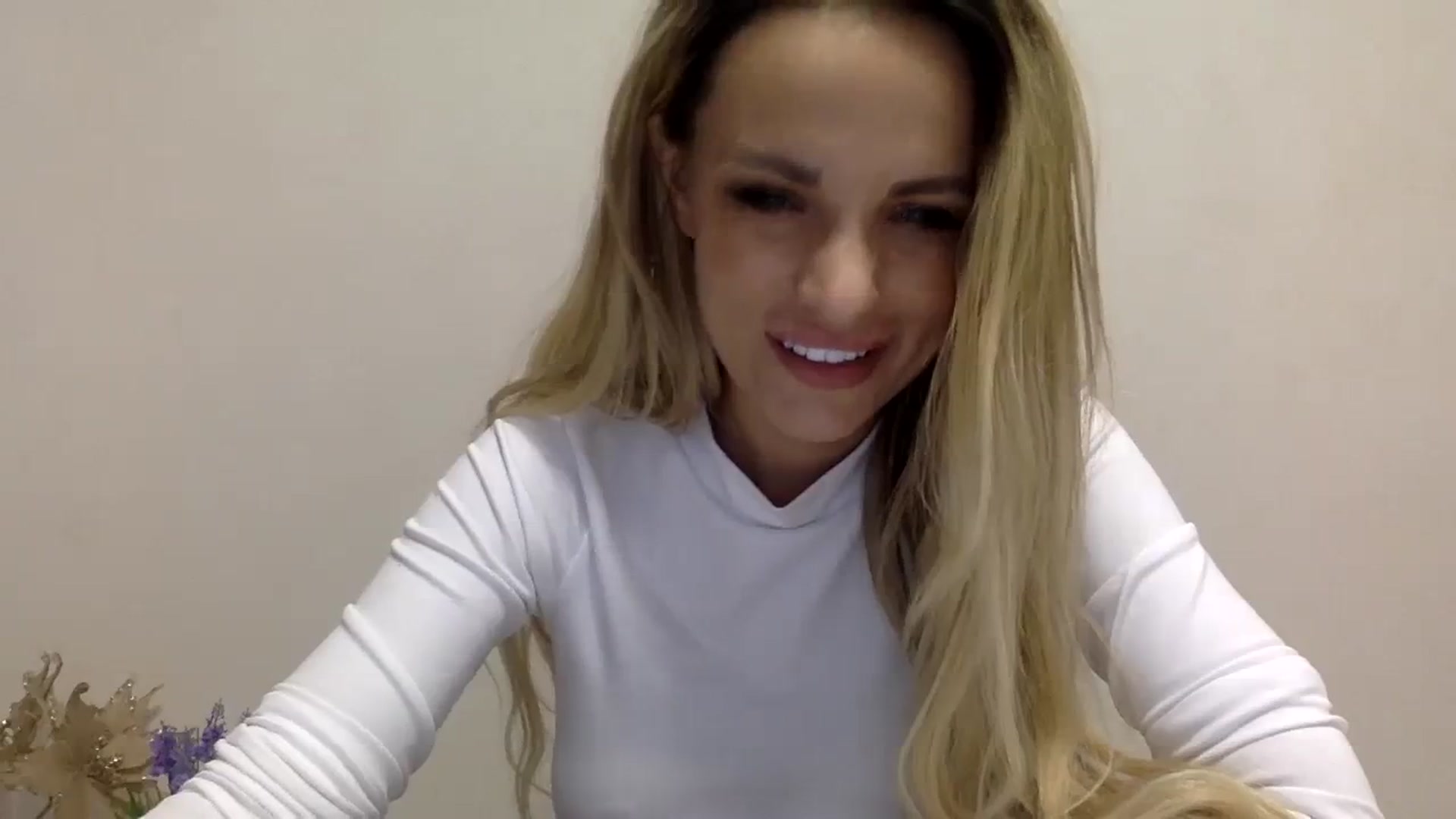 Gallery image thumbnail from Estie_Kay's myfreecams stream on, 07/22/2023, 15:13 image 7 of 20