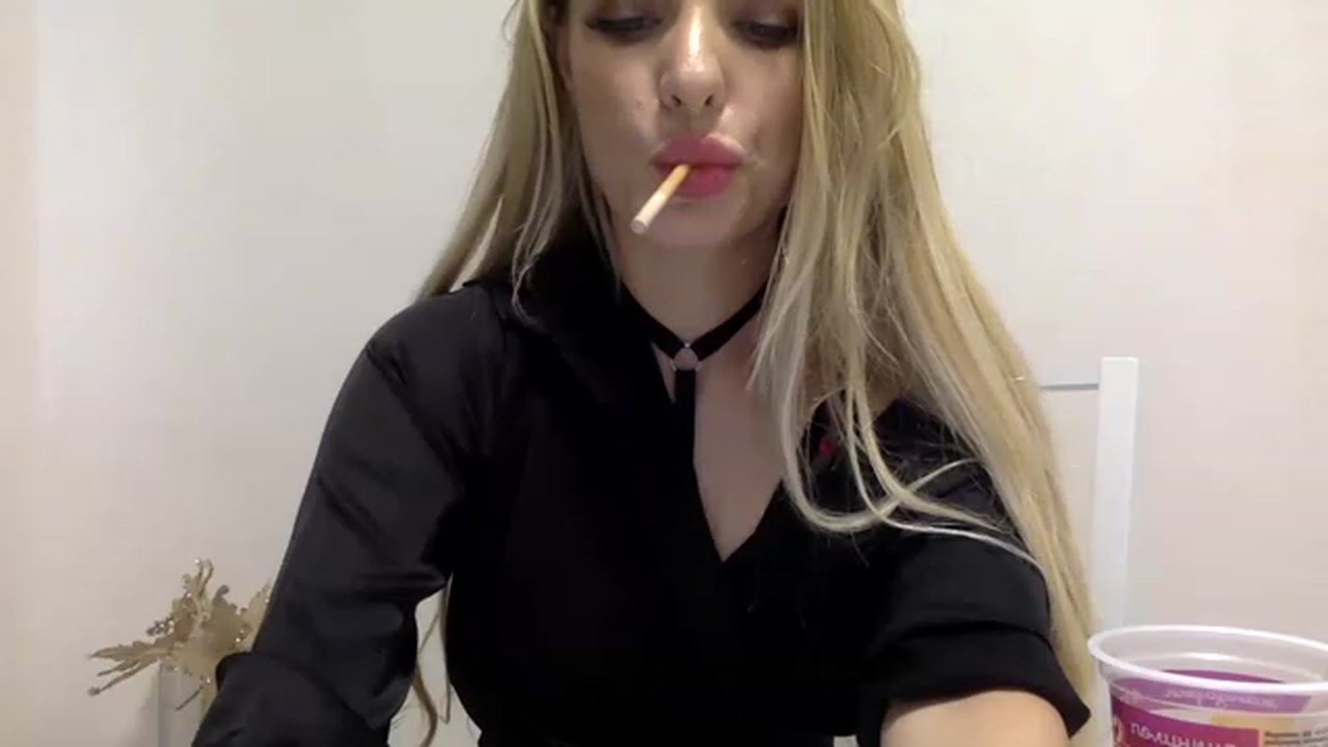 Gallery image thumbnail from Estie_Kay's myfreecams stream on, 07/27/2023, 11:27 image 18 of 20