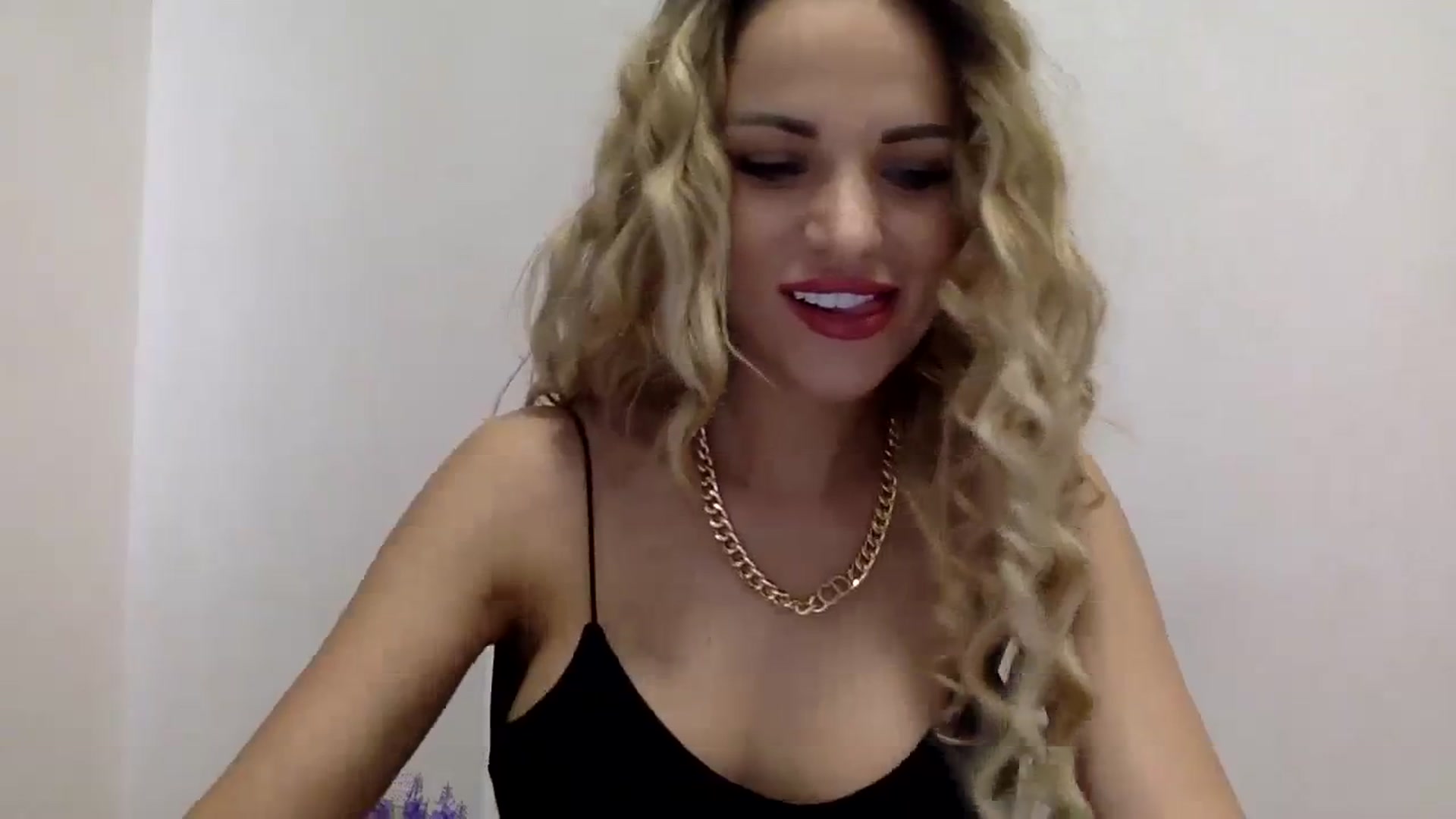Gallery image thumbnail from Estie_Kay's myfreecams stream on, 07/30/2023, 10:49 image 8 of 20