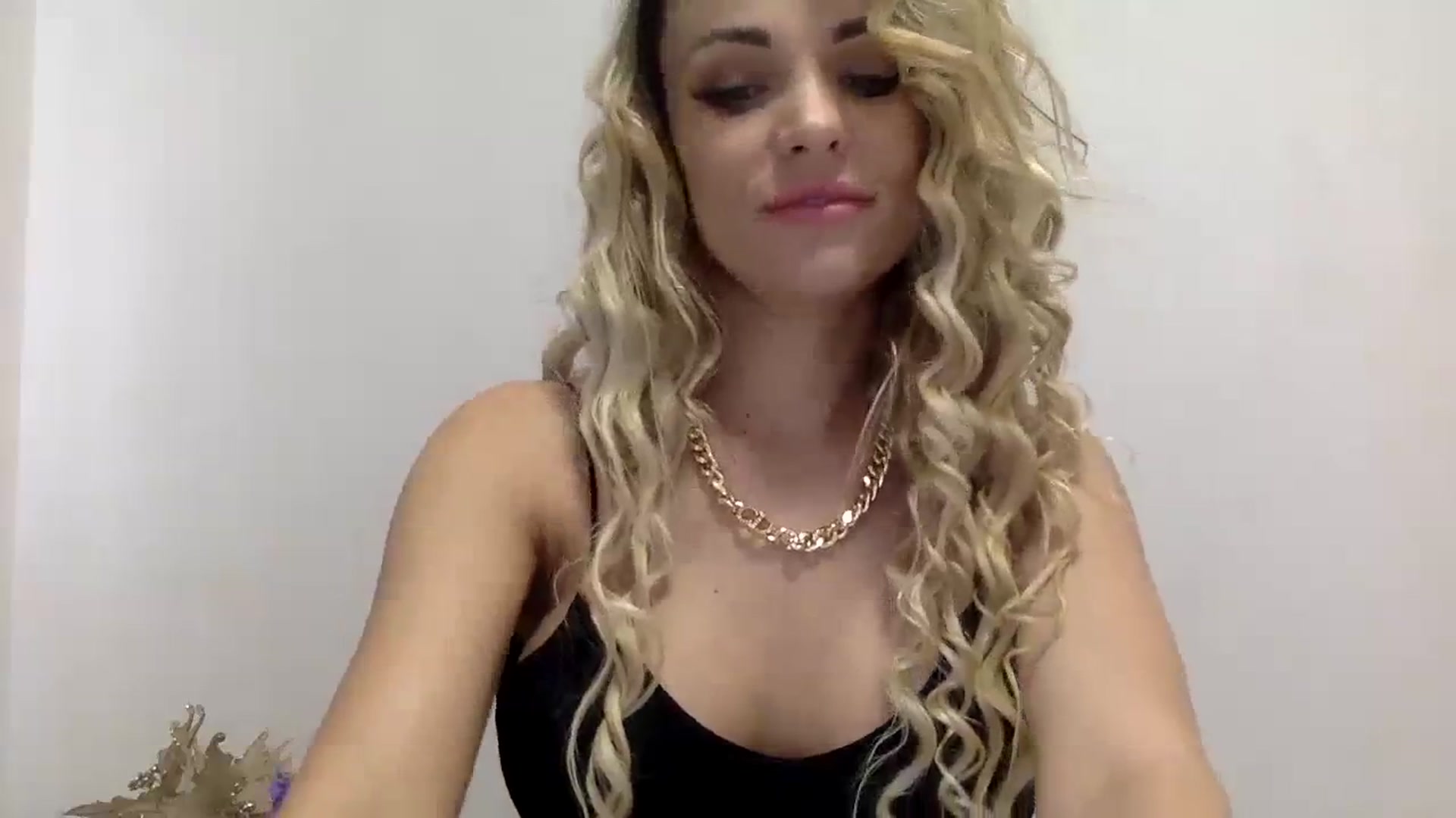 Gallery image thumbnail from Estie_Kay's myfreecams stream on, 07/30/2023, 13:33 image 3 of 20