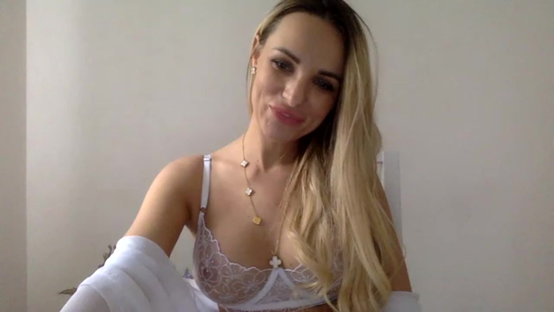 Gallery image thumbnail from Estie_Kay's myfreecams stream on, 08/01/2023, 14:19 image 6 of 20