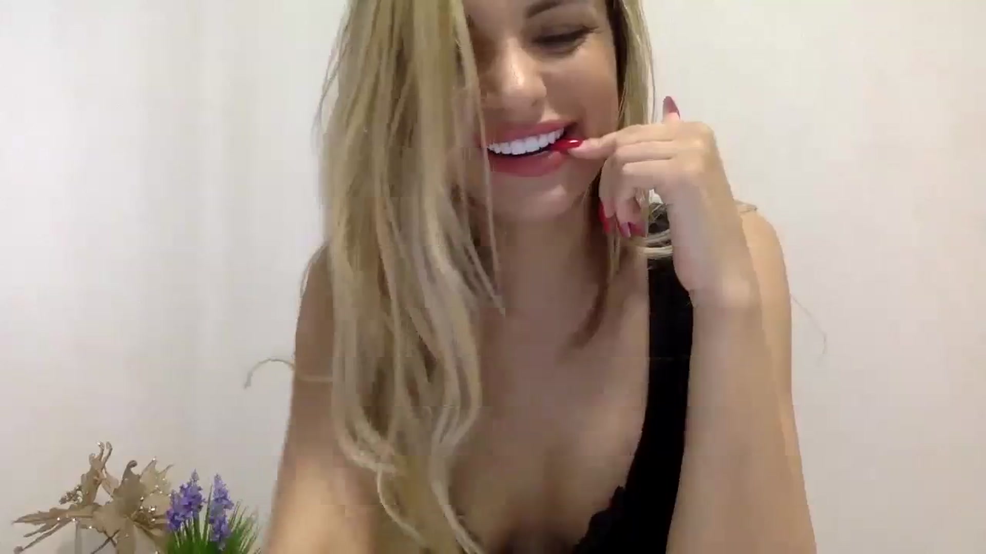 Gallery image thumbnail from Estie_Kay's myfreecams stream on, 08/03/2023, 09:20 image 7 of 20