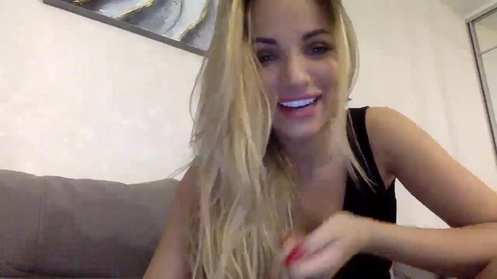 Gallery image thumbnail from Estie_Kay's myfreecams stream on, 08/03/2023, 16:13 image 3 of 20