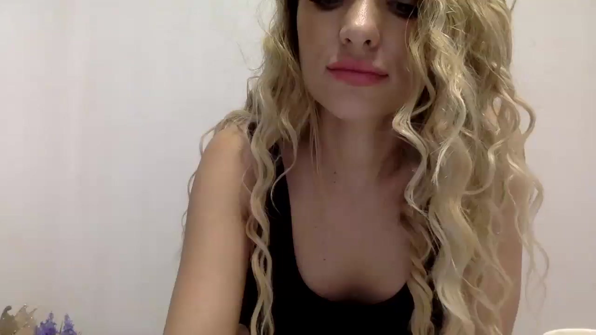 Gallery image thumbnail from Estie_Kay's myfreecams stream on, 08/04/2023, 11:13 image 13 of 20