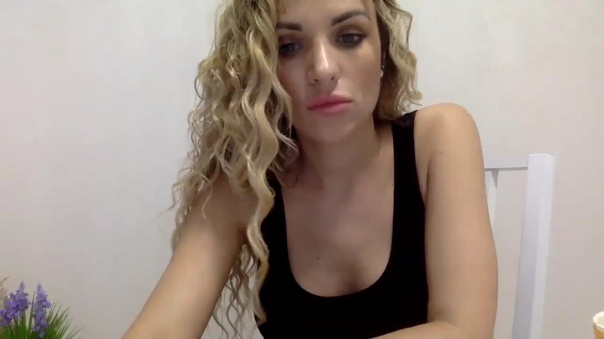 Gallery image thumbnail from Estie_Kay's myfreecams stream on, 08/04/2023, 11:13 image 19 of 20