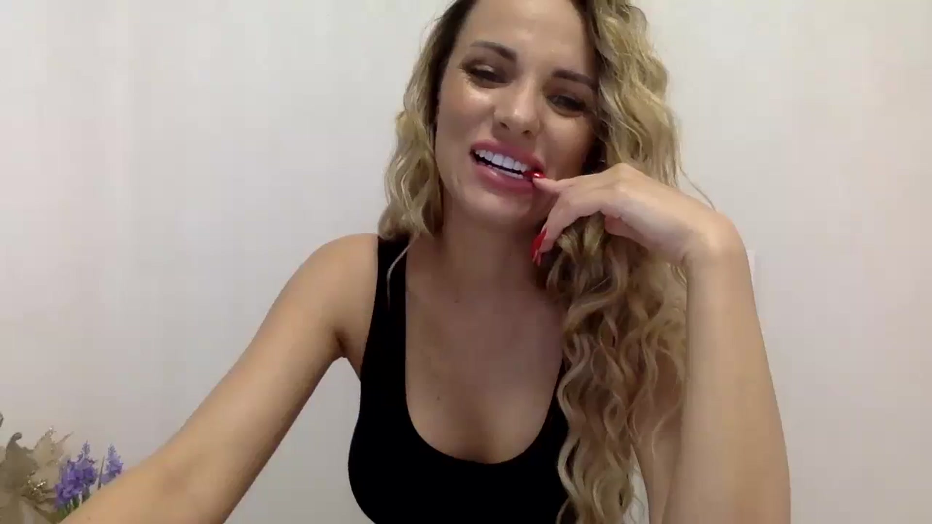 Gallery image thumbnail from Estie_Kay's myfreecams stream on, 08/04/2023, 11:13 image 12 of 20