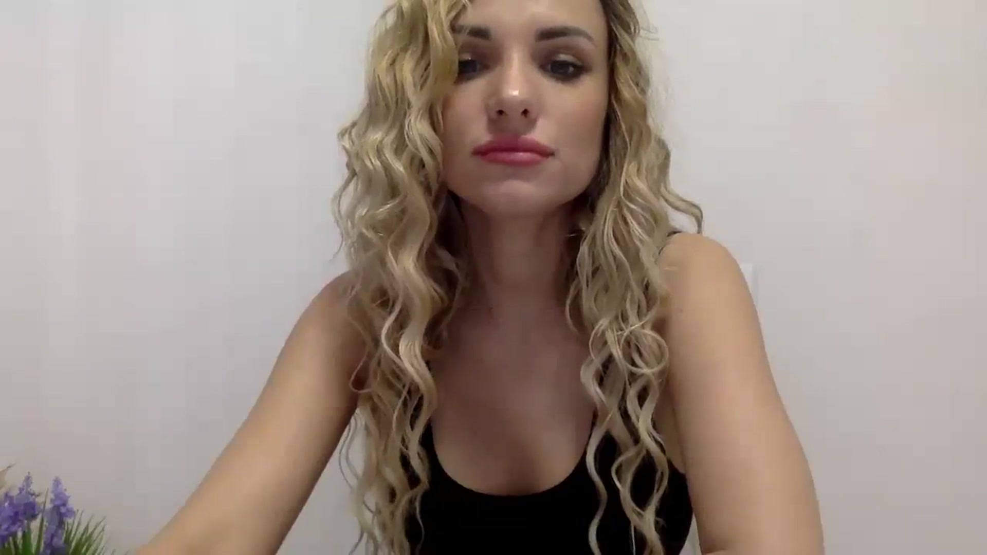 Gallery image thumbnail from Estie_Kay's myfreecams stream on, 08/04/2023, 11:13 image 6 of 20