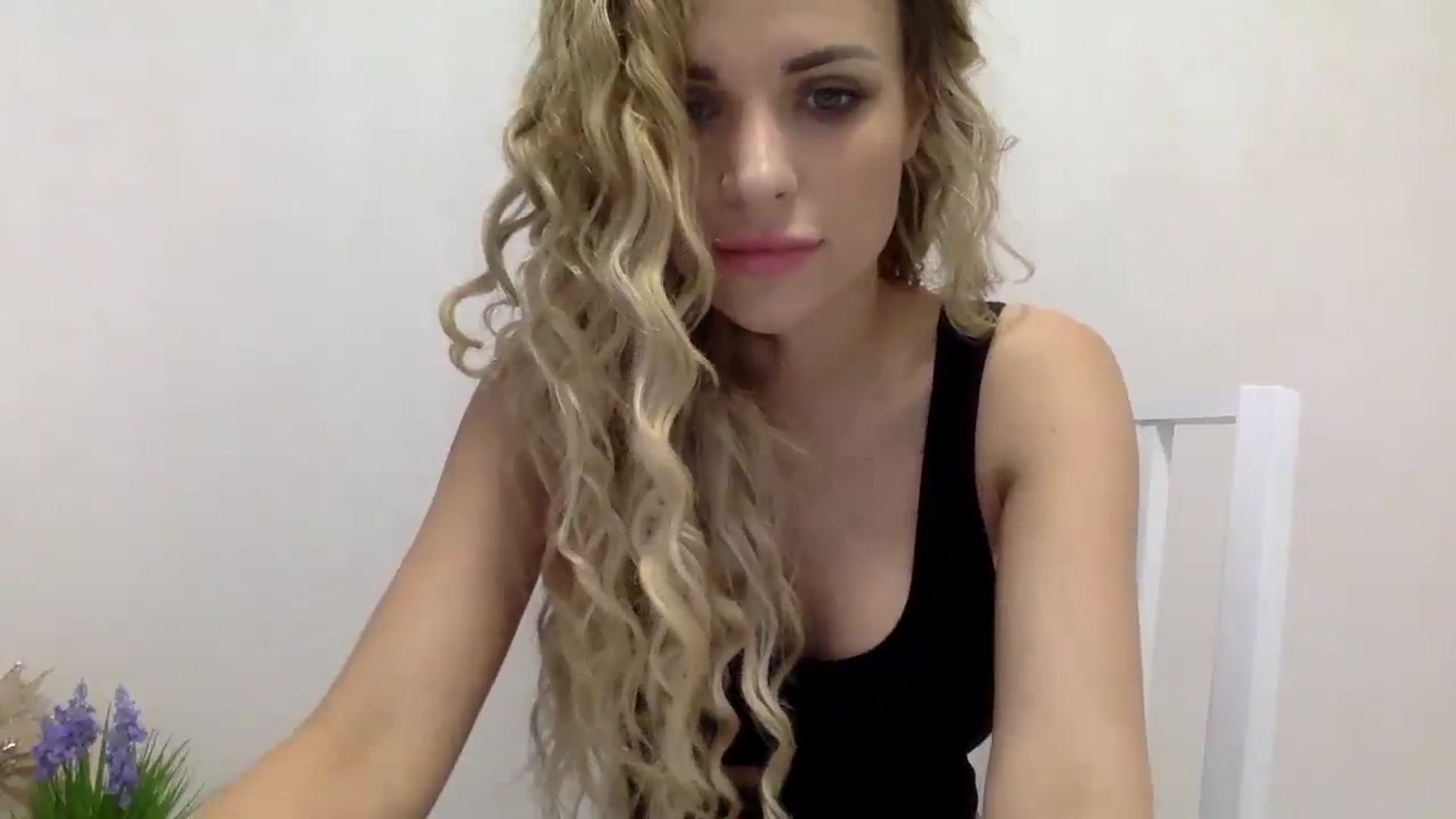 Gallery image thumbnail from Estie_Kay's myfreecams stream on, 08/04/2023, 11:33 image 6 of 20
