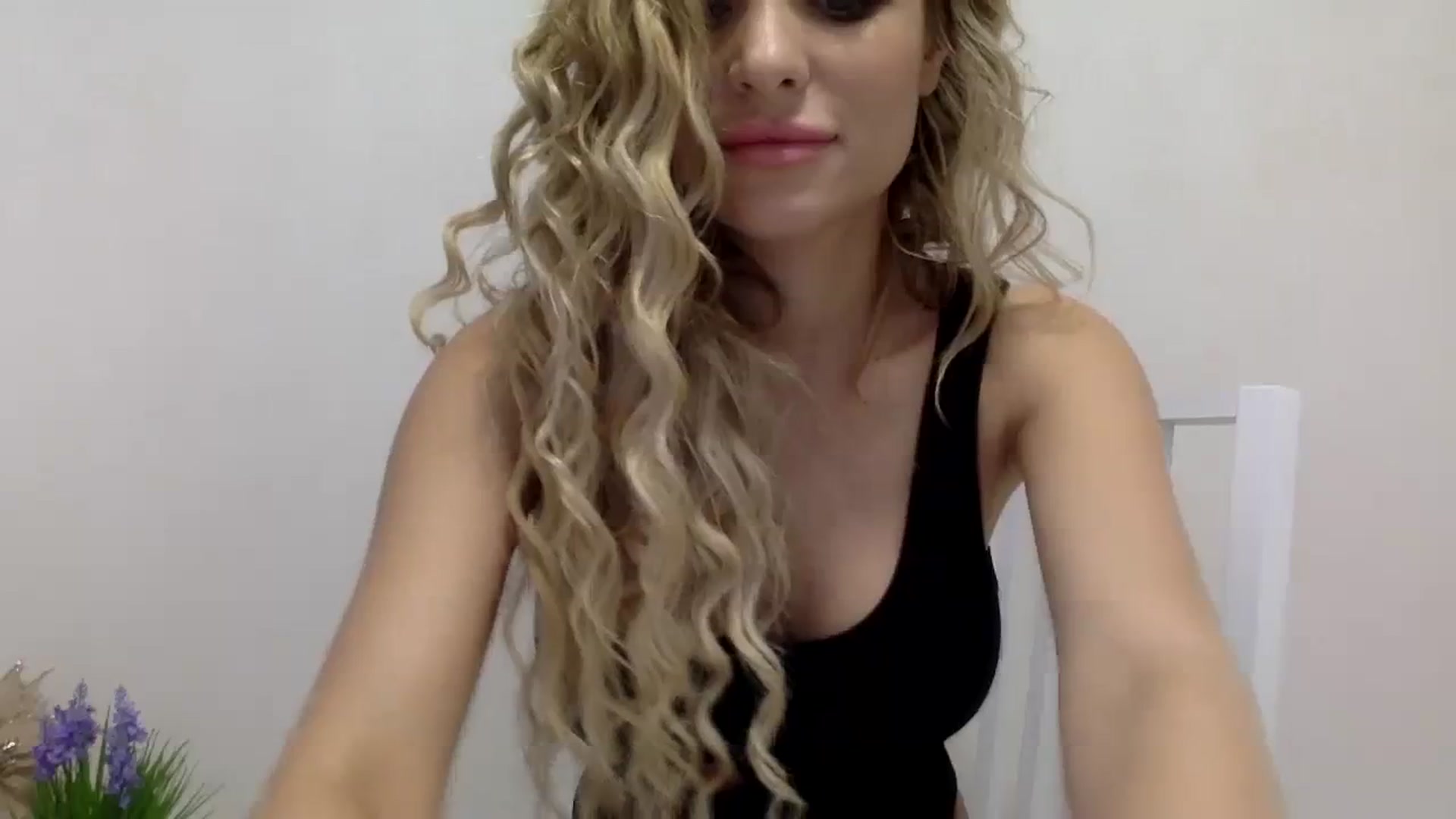 Gallery image thumbnail from Estie_Kay's myfreecams stream on, 08/04/2023, 11:33 image 7 of 20