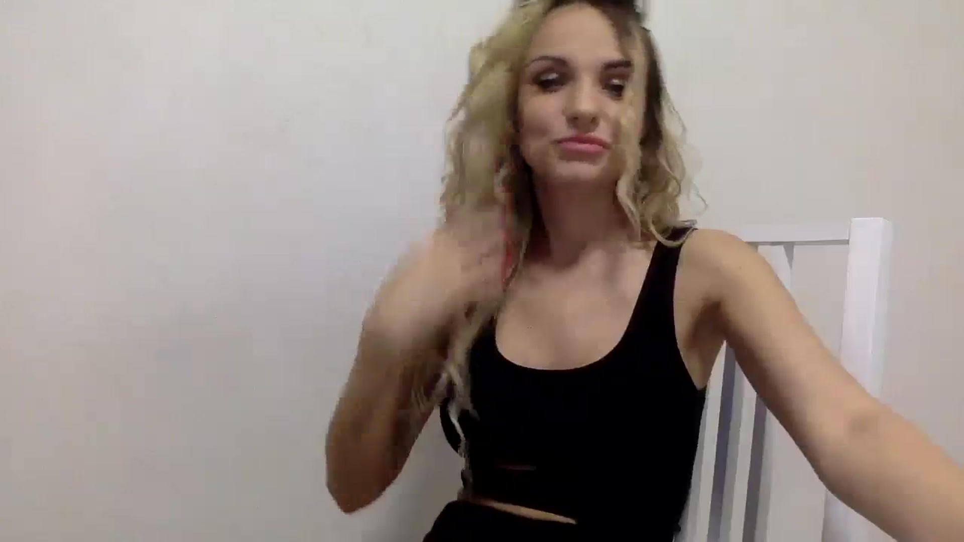 Gallery image thumbnail from Estie_Kay's myfreecams stream on, 08/04/2023, 15:41 image 19 of 20