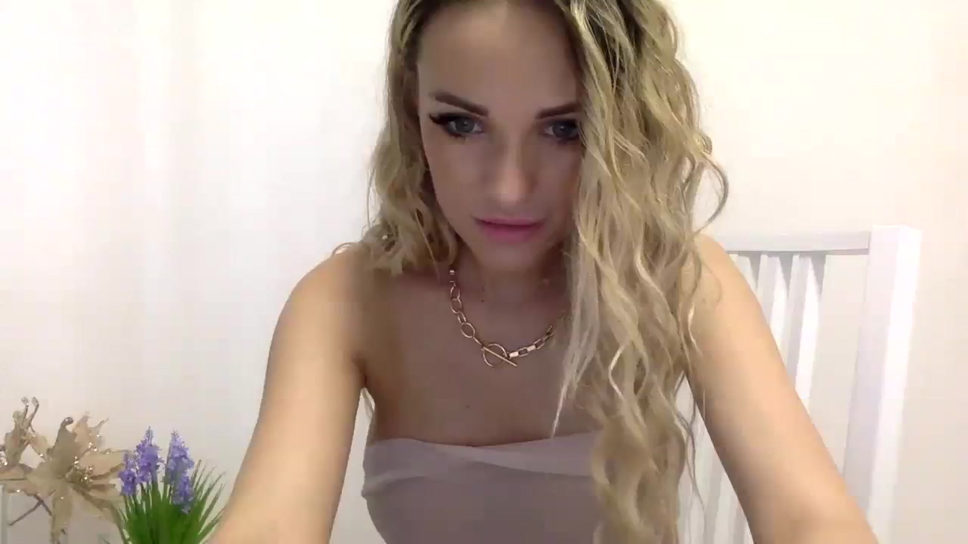 Gallery image thumbnail from Estie_Kay's myfreecams stream on, 08/05/2023, 09:24 image 18 of 20