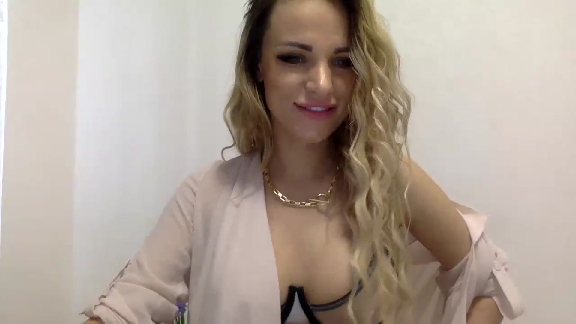 Gallery image thumbnail from Estie_Kay's myfreecams stream on, 08/05/2023, 09:24 image 3 of 20
