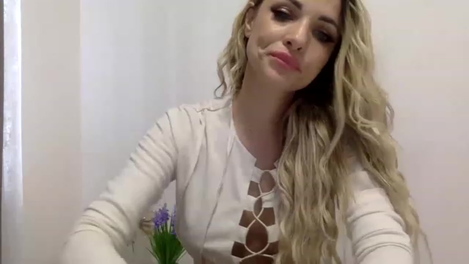 Gallery image thumbnail from Estie_Kay's myfreecams stream on, 08/06/2023, 08:49 image 3 of 20