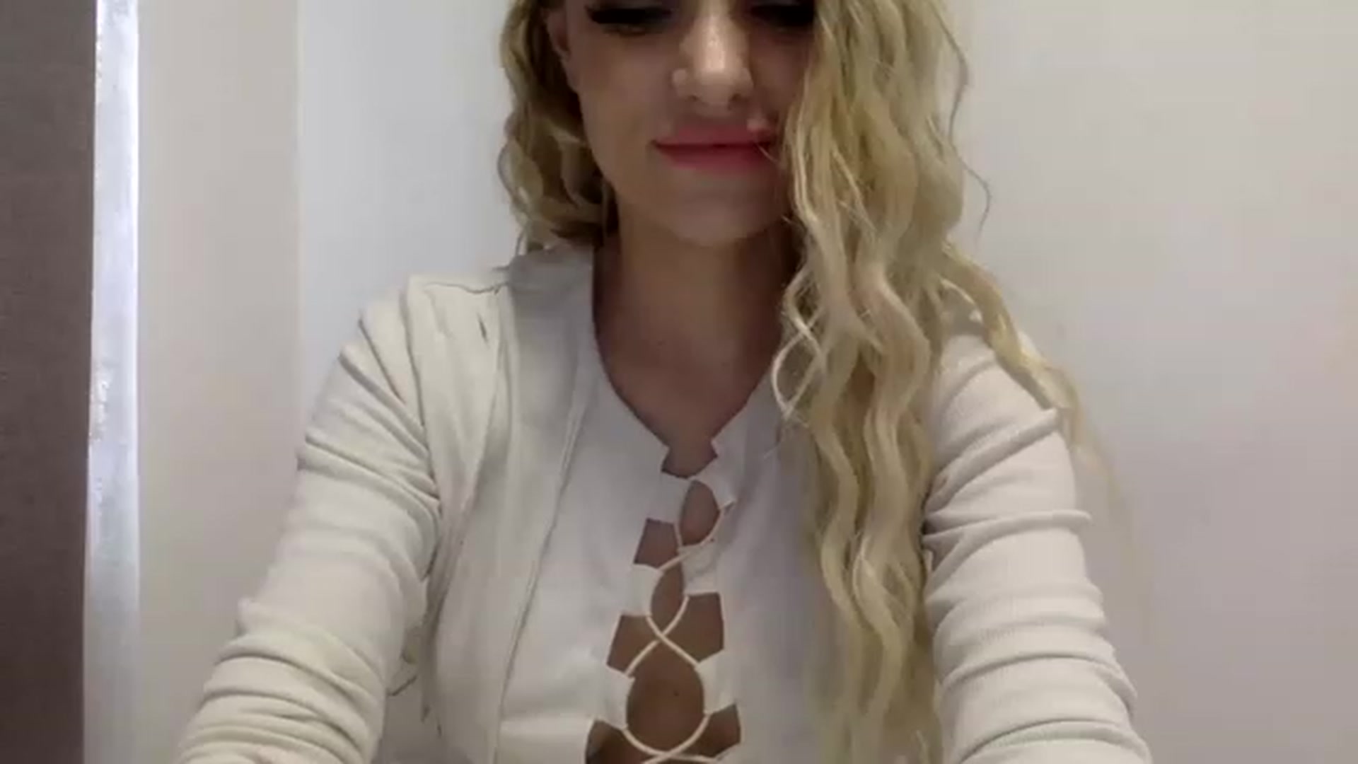 Gallery image thumbnail from Estie_Kay's myfreecams stream on, 08/06/2023, 08:49 image 12 of 20