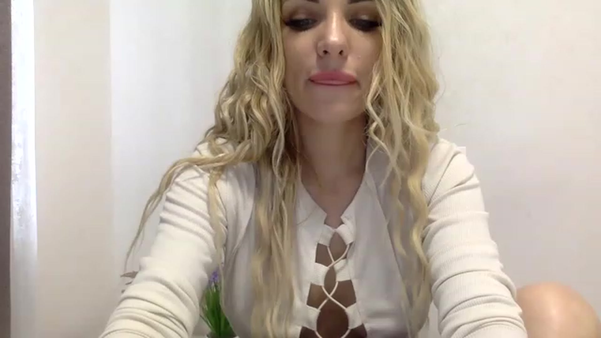 Gallery image thumbnail from Estie_Kay's myfreecams stream on, 08/06/2023, 08:49 image 8 of 20