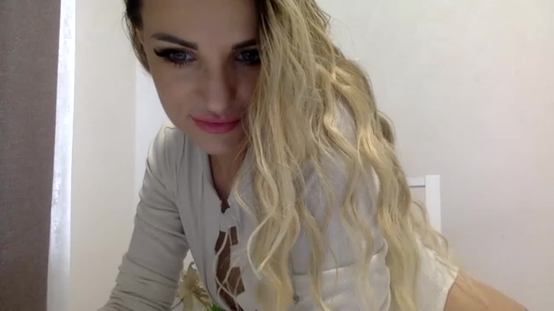 Gallery image thumbnail from Estie_Kay's myfreecams stream on, 08/06/2023, 08:49 image 17 of 20