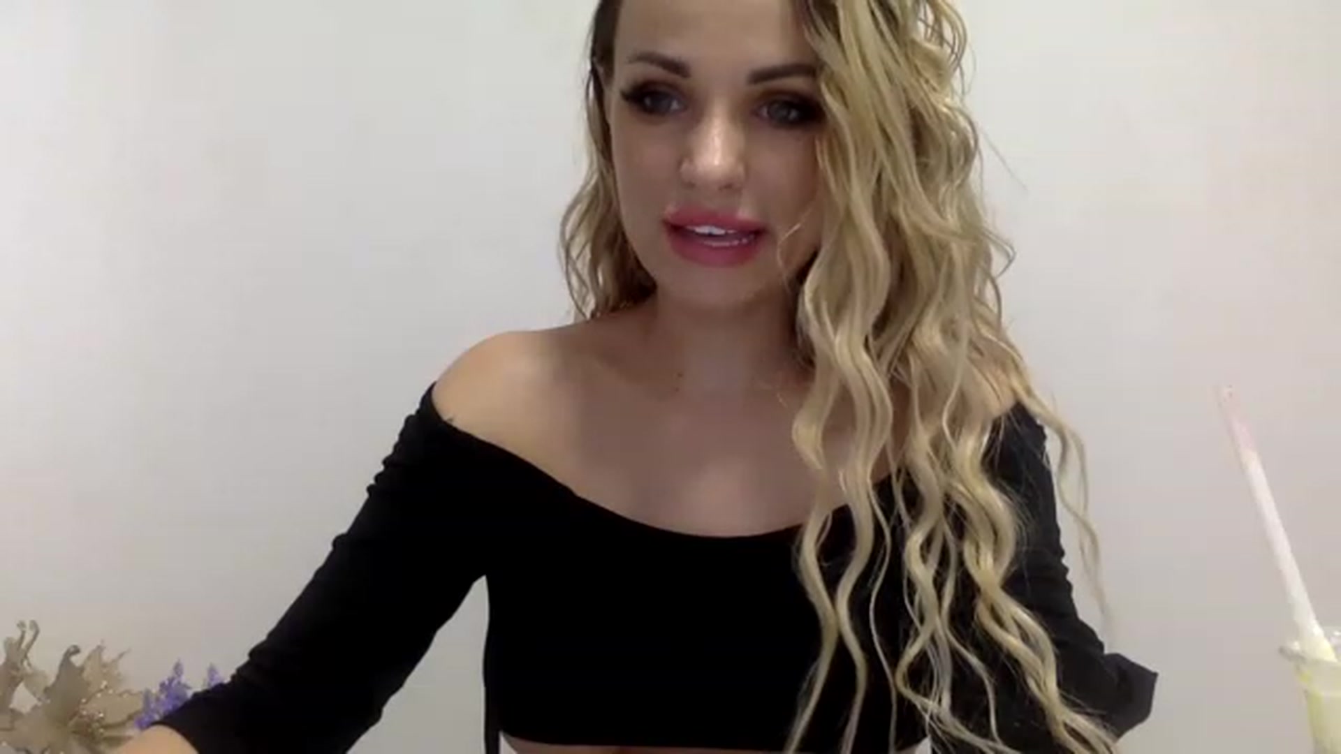 Gallery image thumbnail from Estie_Kay's myfreecams stream on, 08/06/2023, 12:05 image 10 of 20