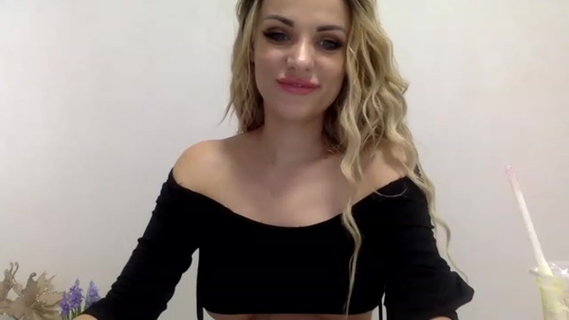 Gallery image thumbnail from Estie_Kay's myfreecams stream on, 08/06/2023, 12:05 image 9 of 20