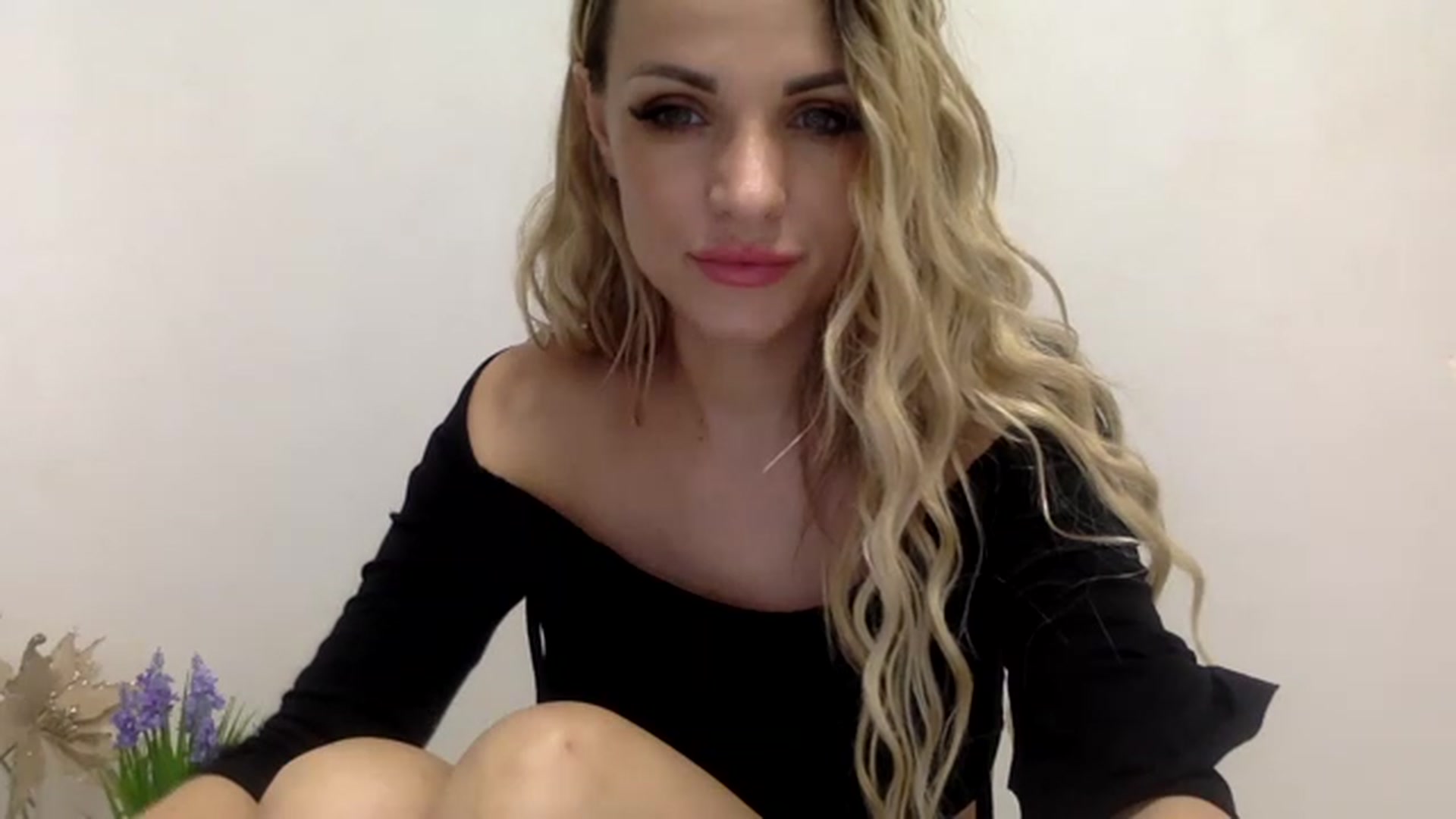 Gallery image thumbnail from Estie_Kay's myfreecams stream on, 08/06/2023, 12:05 image 14 of 20