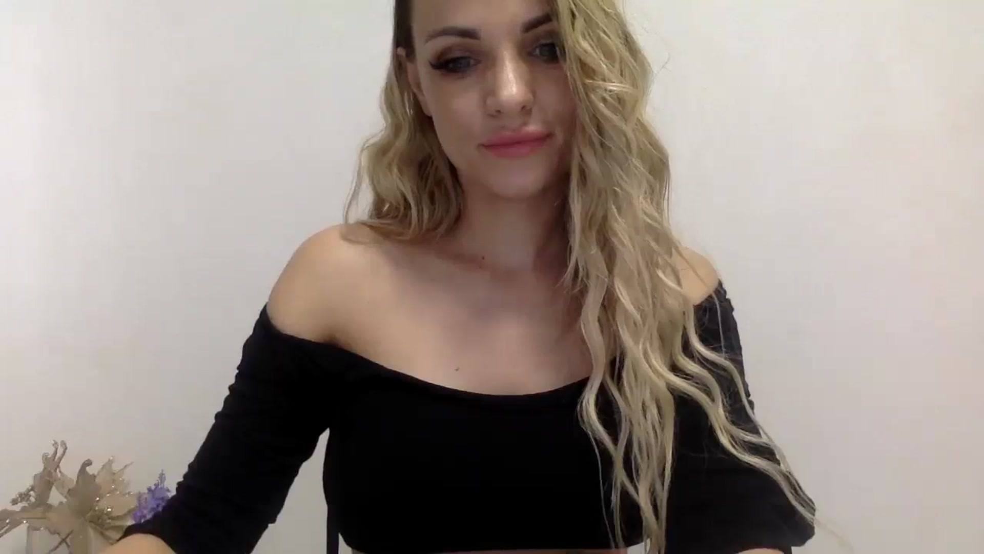 Gallery image thumbnail from Estie_Kay's myfreecams stream on, 08/06/2023, 14:16 image 5 of 20
