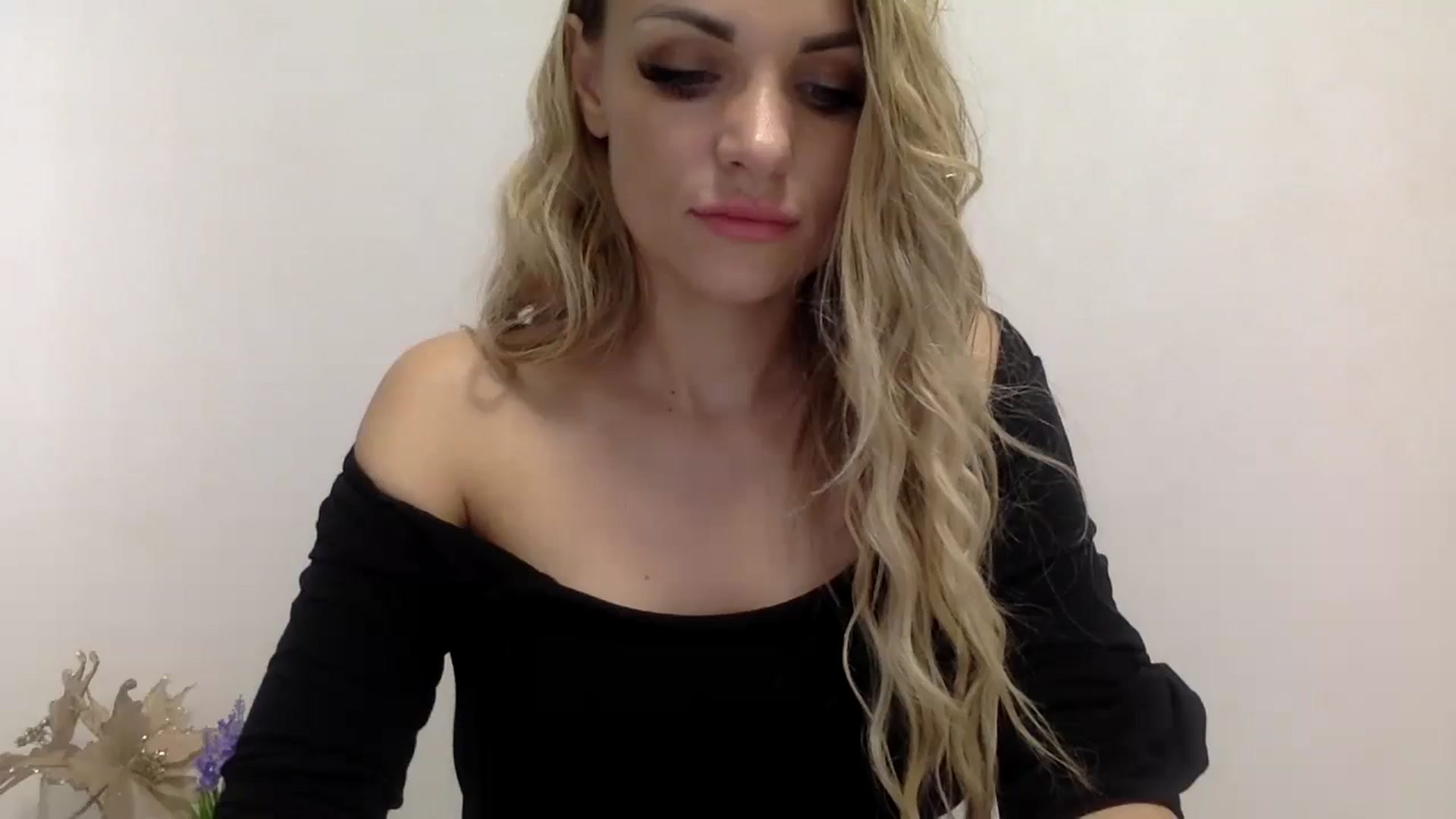 Gallery image thumbnail from Estie_Kay's myfreecams stream on, 08/06/2023, 14:16 image 7 of 20