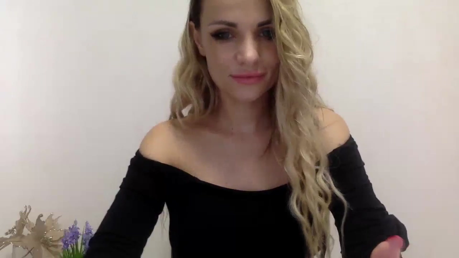 Gallery image thumbnail from Estie_Kay's myfreecams stream on, 08/06/2023, 14:16 image 2 of 20