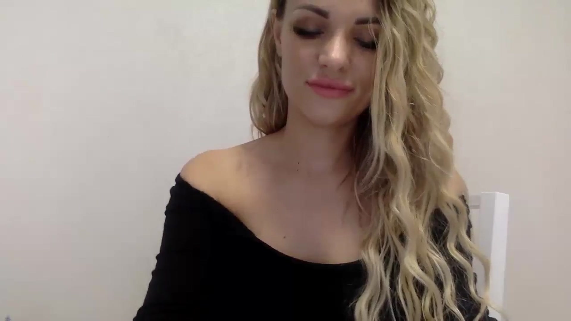Gallery image thumbnail from Estie_Kay's myfreecams stream on, 08/06/2023, 14:16 image 11 of 20