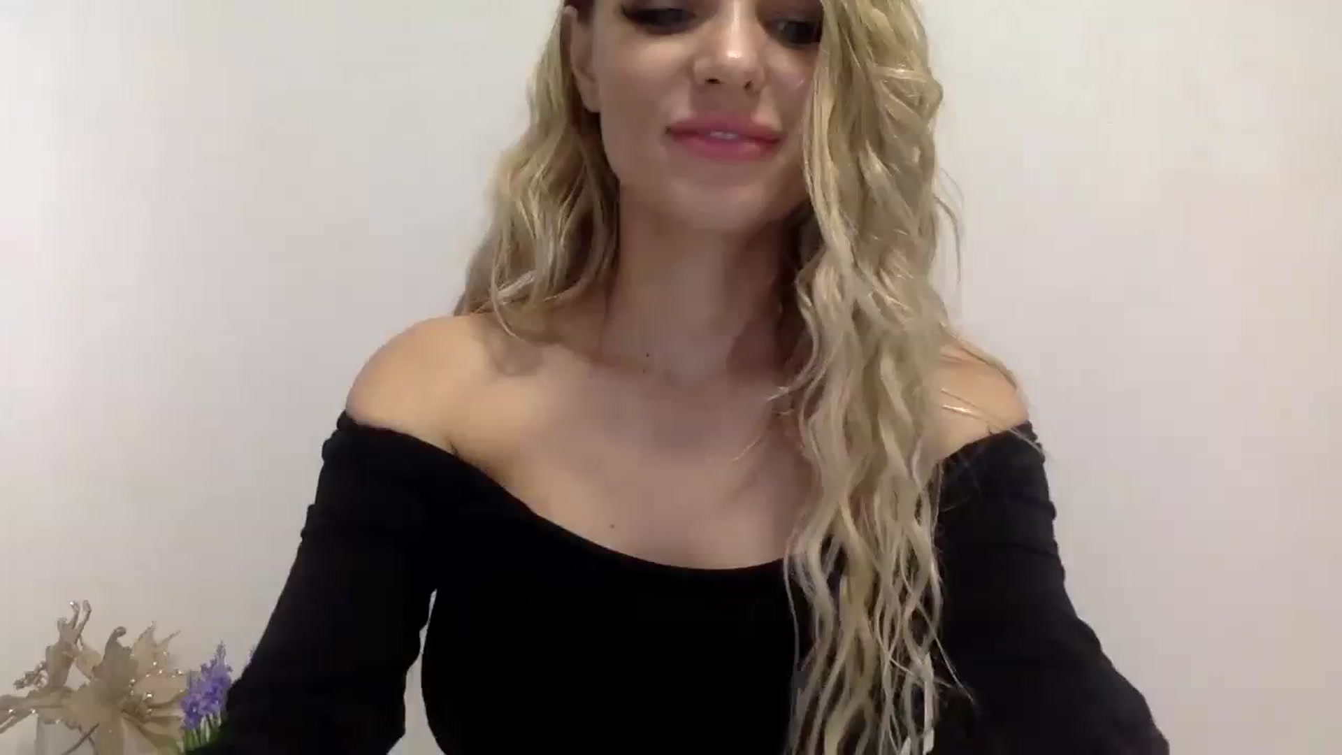 Gallery image thumbnail from Estie_Kay's myfreecams stream on, 08/06/2023, 14:16 image 1 of 20